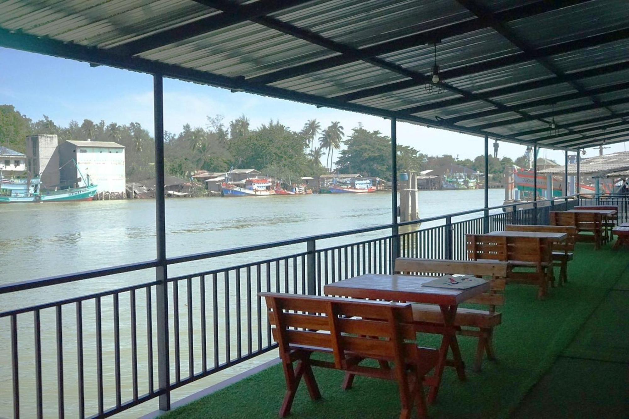 Chaiyai River Front 4* Sichon