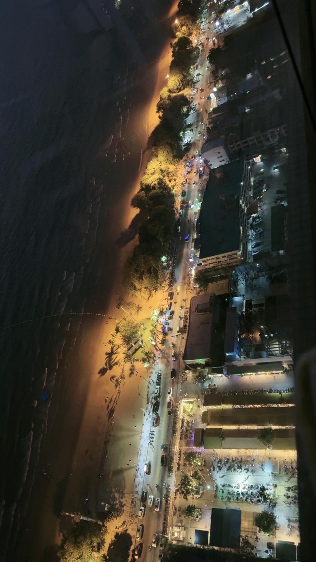 Copacabana 科帕卡巴纳海乔木提安海滩毗邻乔木提安夜市
