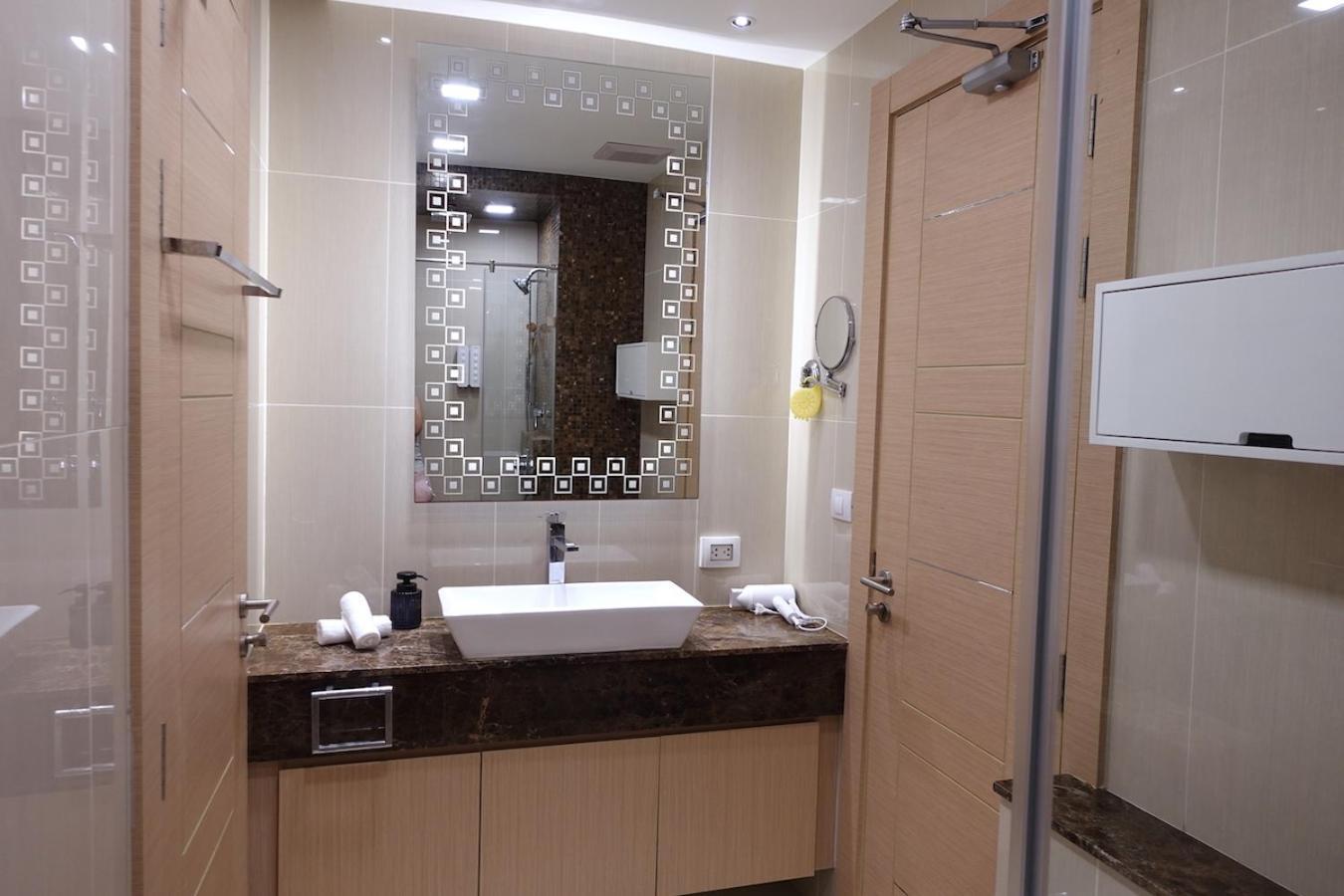 Apartment Oceanfront Luxury In With Private And Inifinity Pool - Not A 30 Day Minimum *