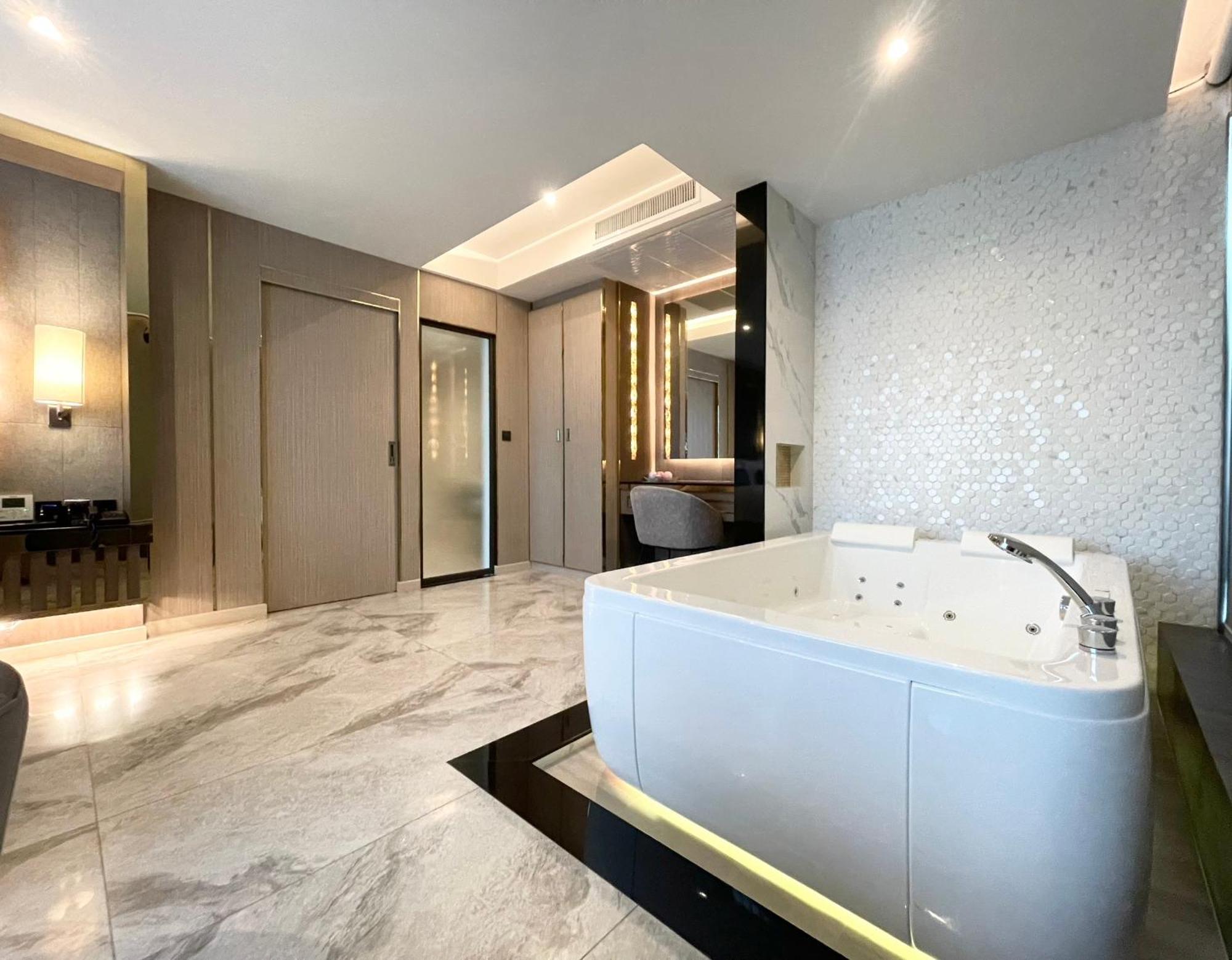 The Tj Hotel 4*
