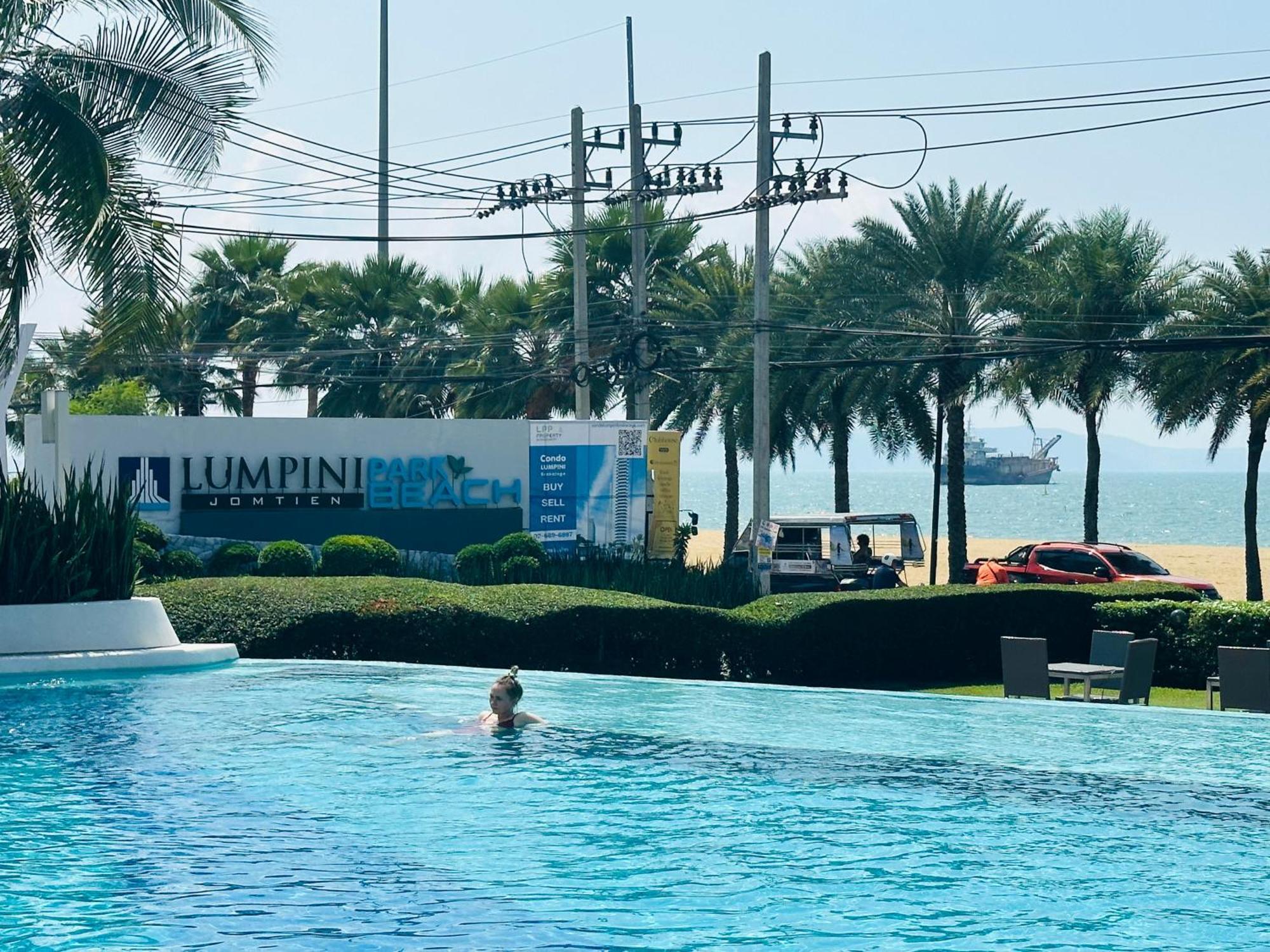 Seaview Lumpini-pool And Gym Face To Ocean