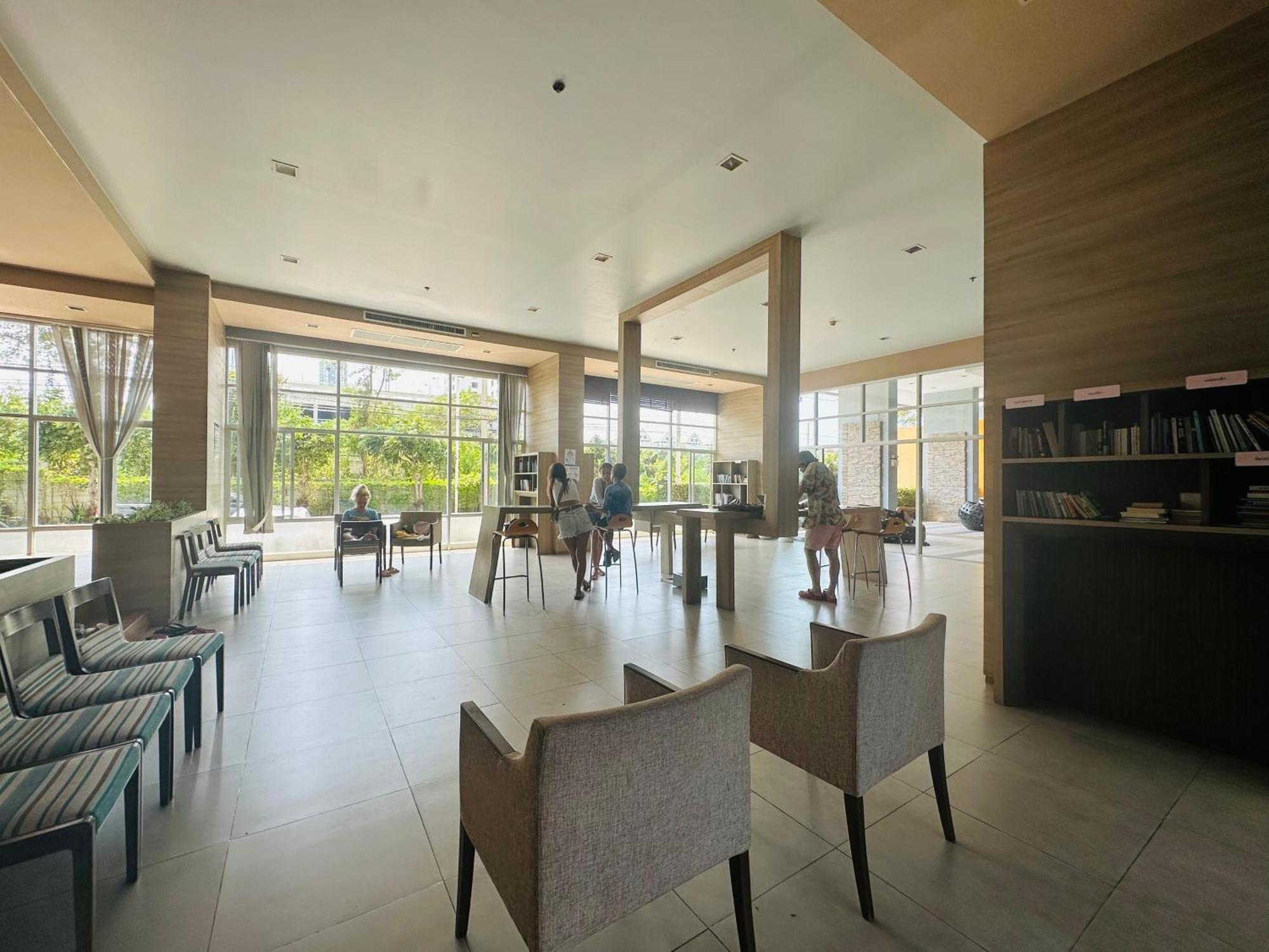 Apartment Seaview Lumpini-pool And Gym Face To Ocean Jomtien Beach