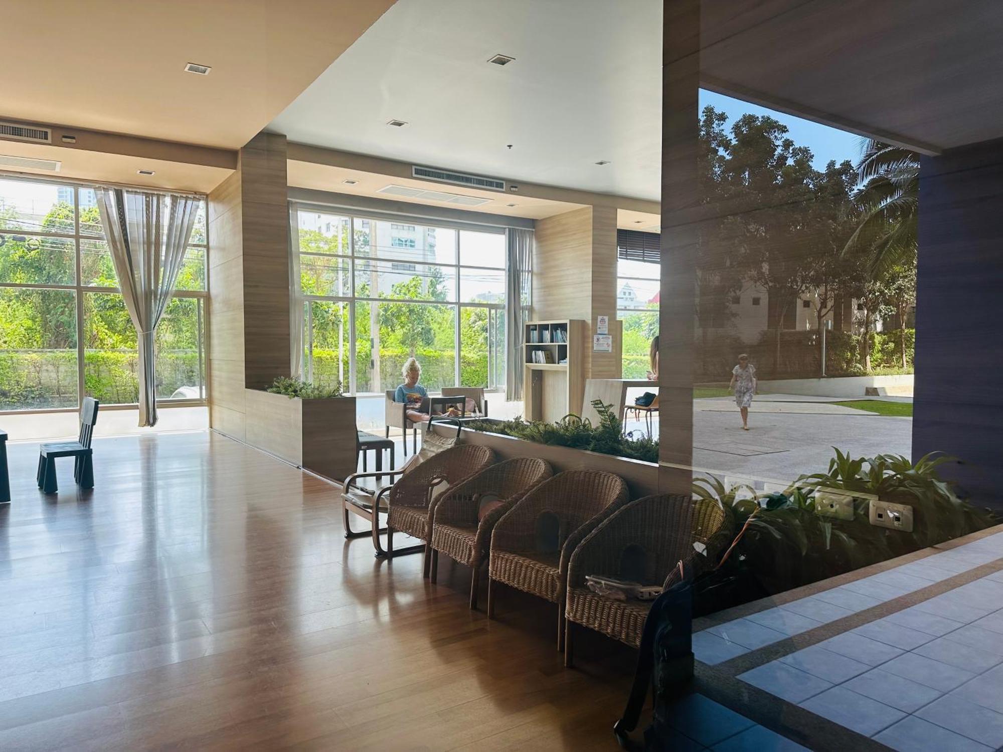 Seaview Lumpini-pool And Gym Face To Ocean Apartment Jomtien Beach