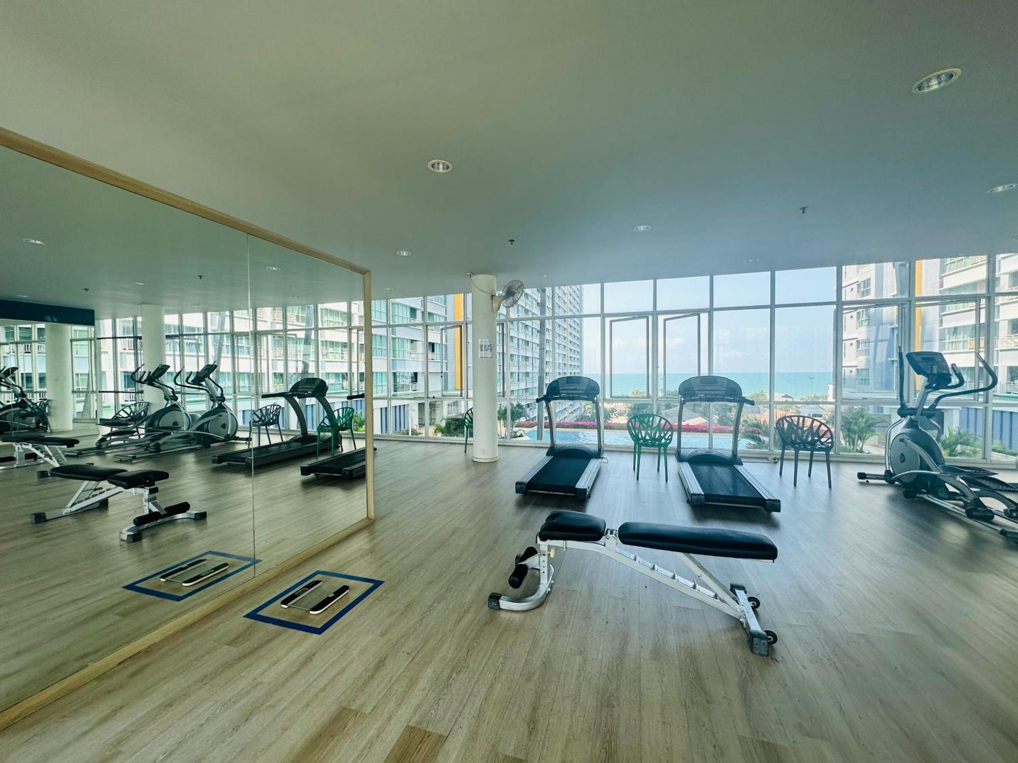 Seaview Lumpini-pool And Gym Face To Ocean Apartment
