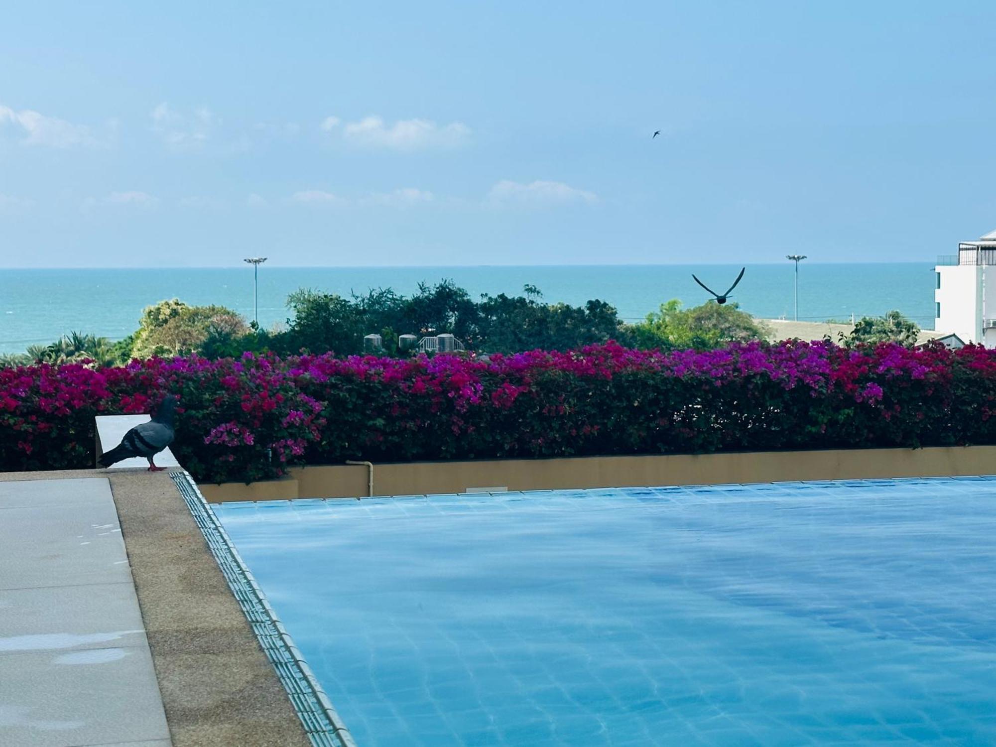 Apartment Seaview Lumpini-pool And Gym Face To Ocean Jomtien Beach
