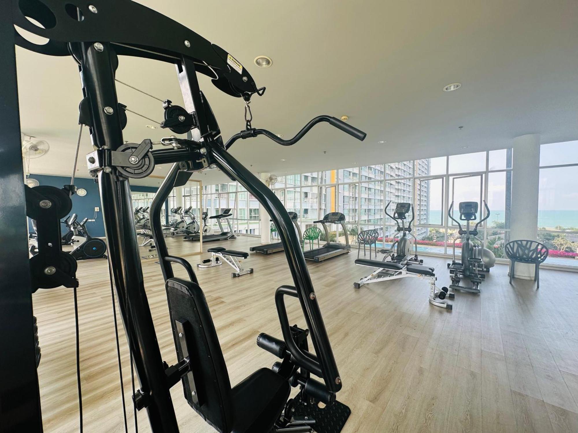 Seaview Lumpini-pool And Gym Face To Ocean *
