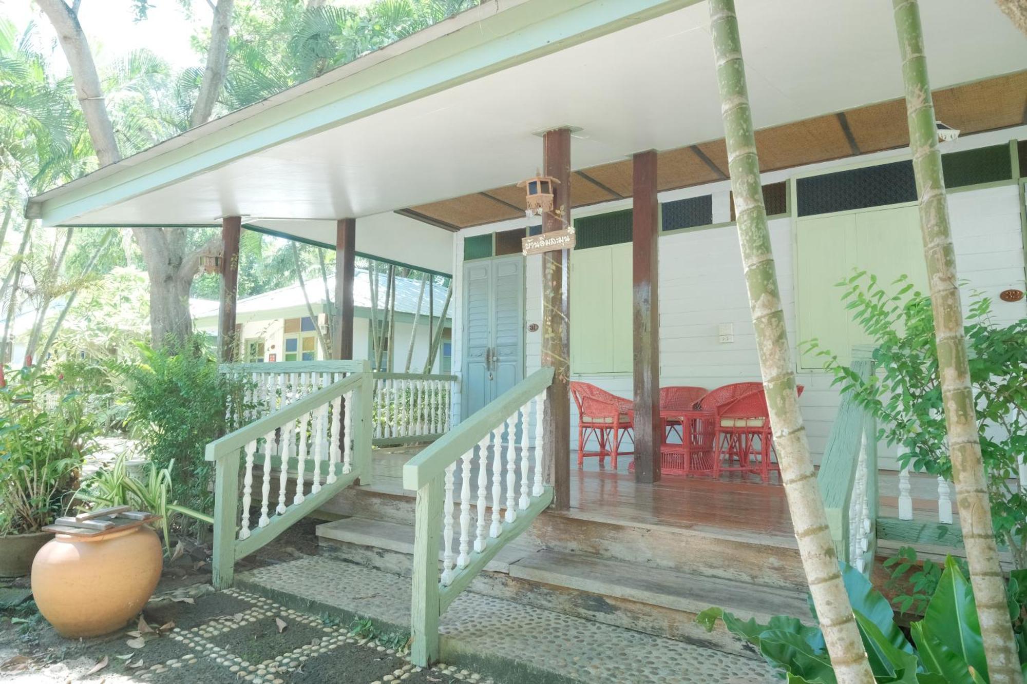 Resort Baan Imm Sook Chao Lao Beach