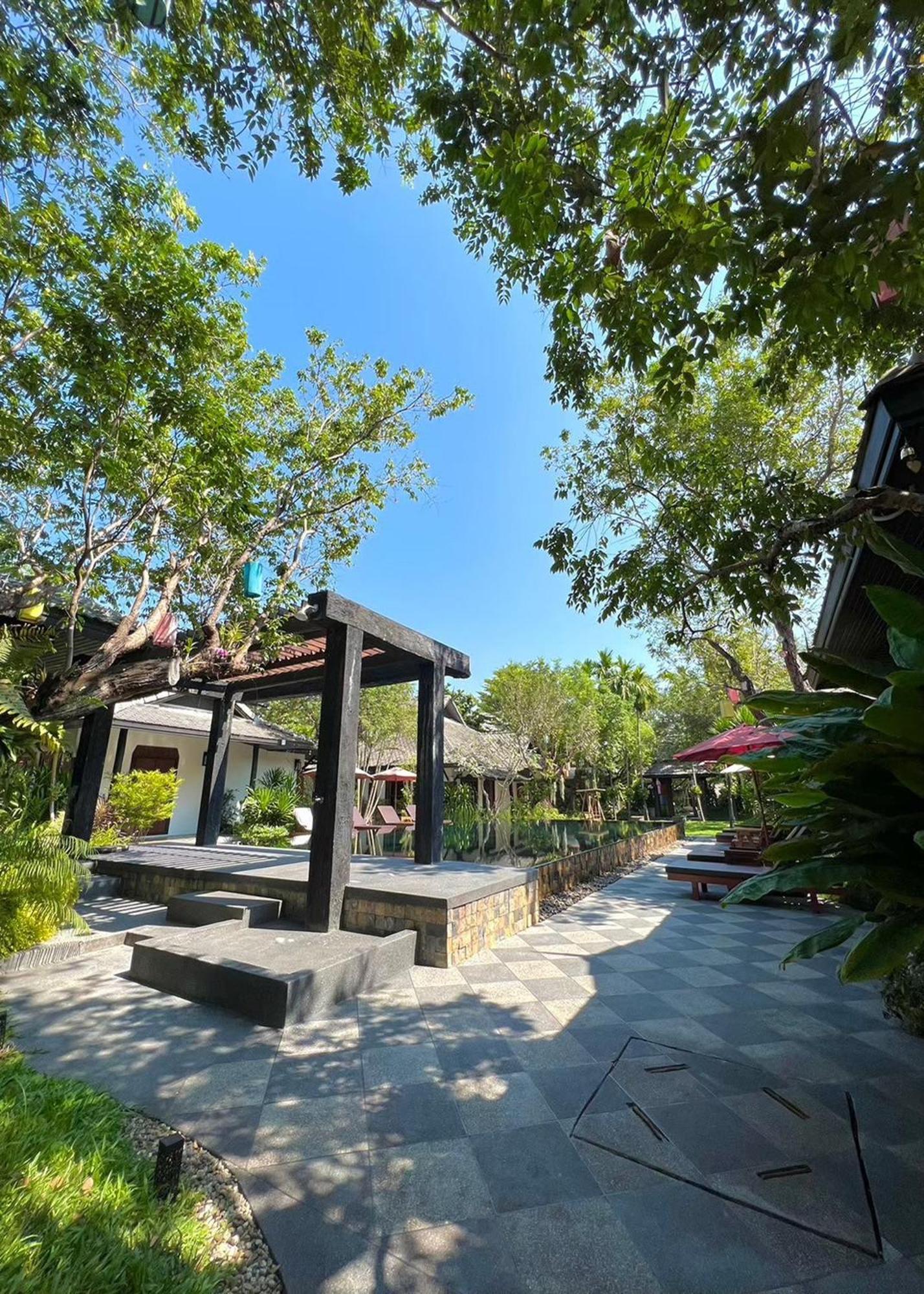 Resort Na Mantra 4*