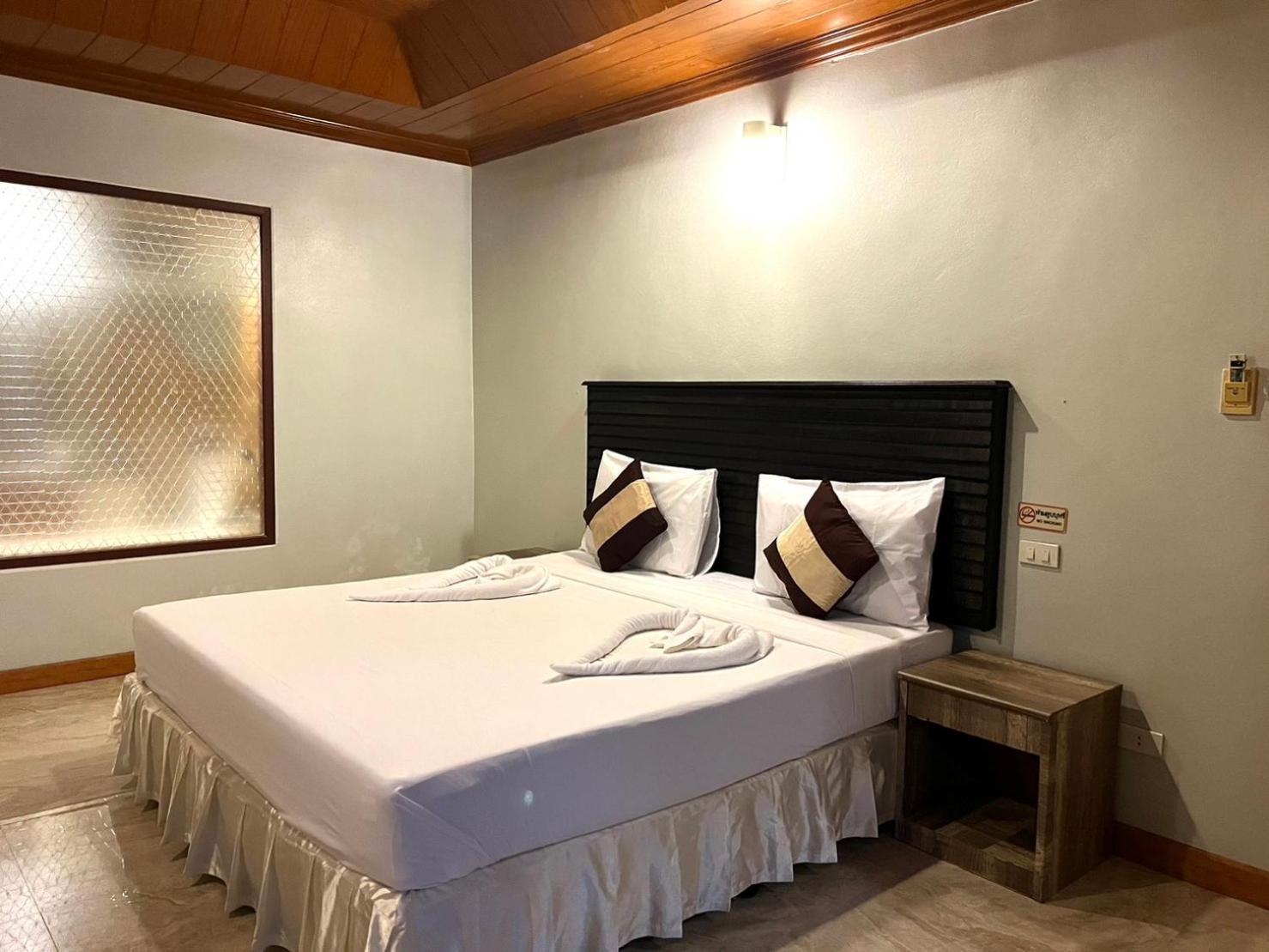 Haad Khuad Resort