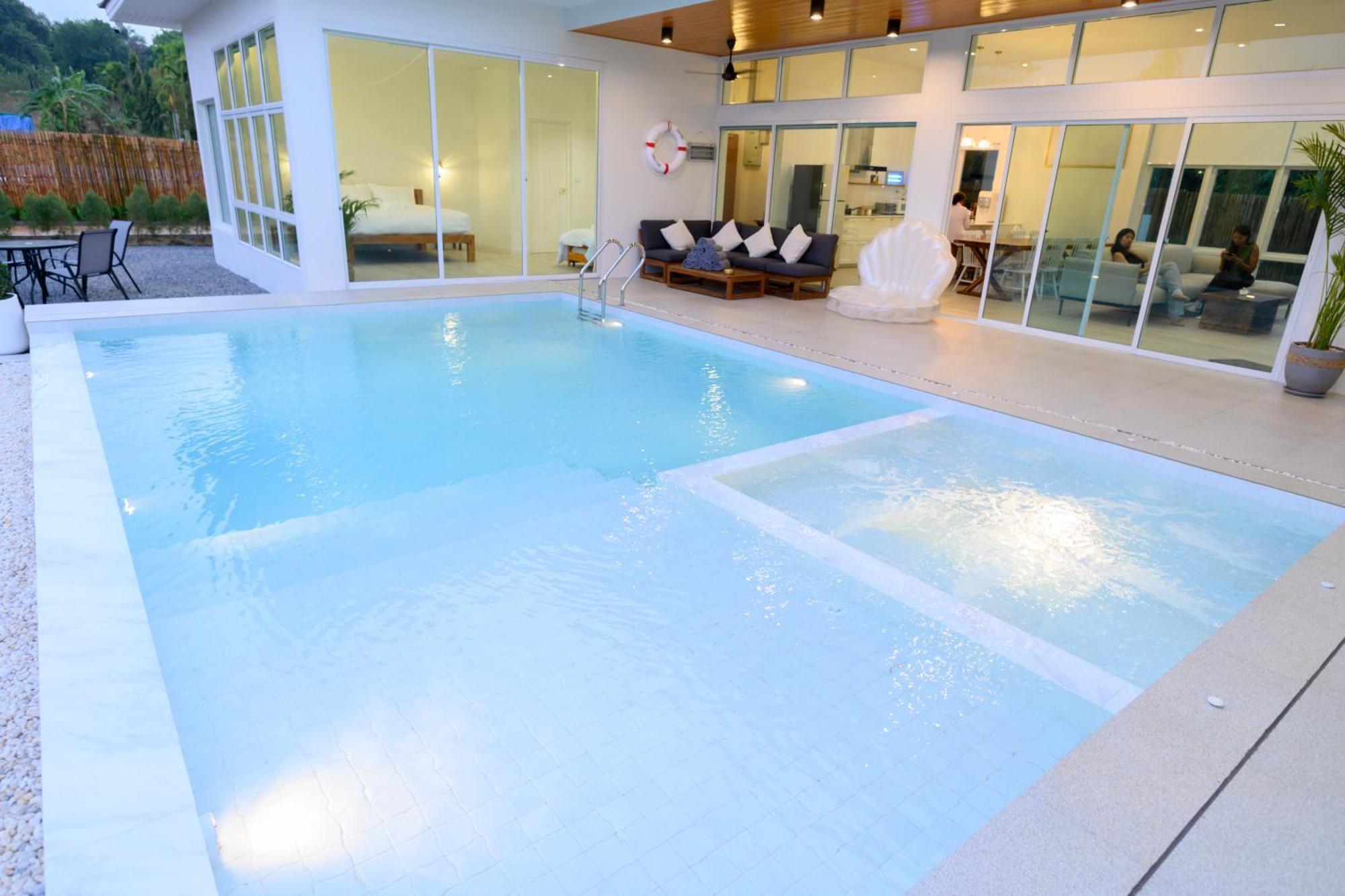 Gems Pool Villa *