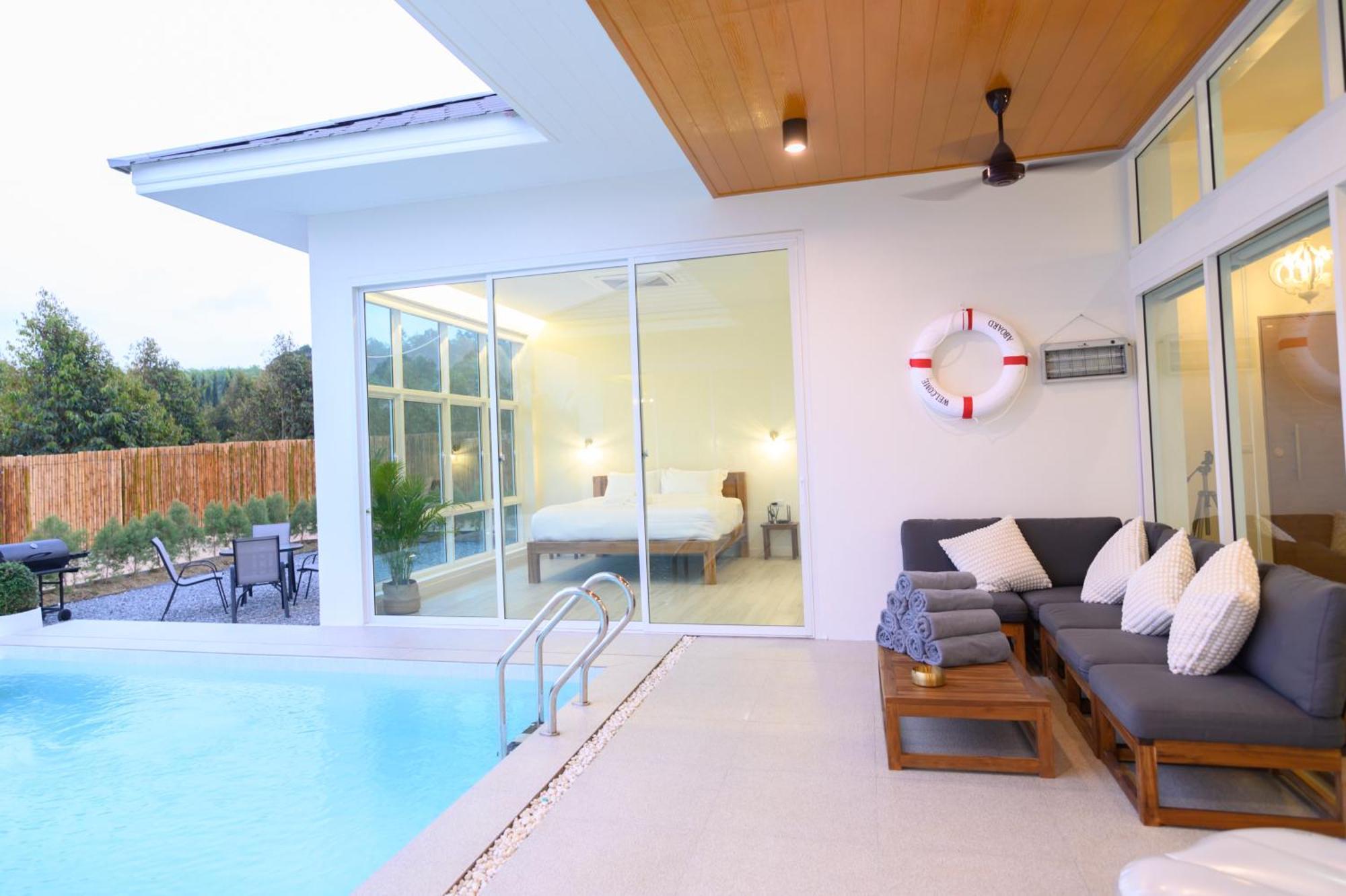 Gems Pool Chanthaburi