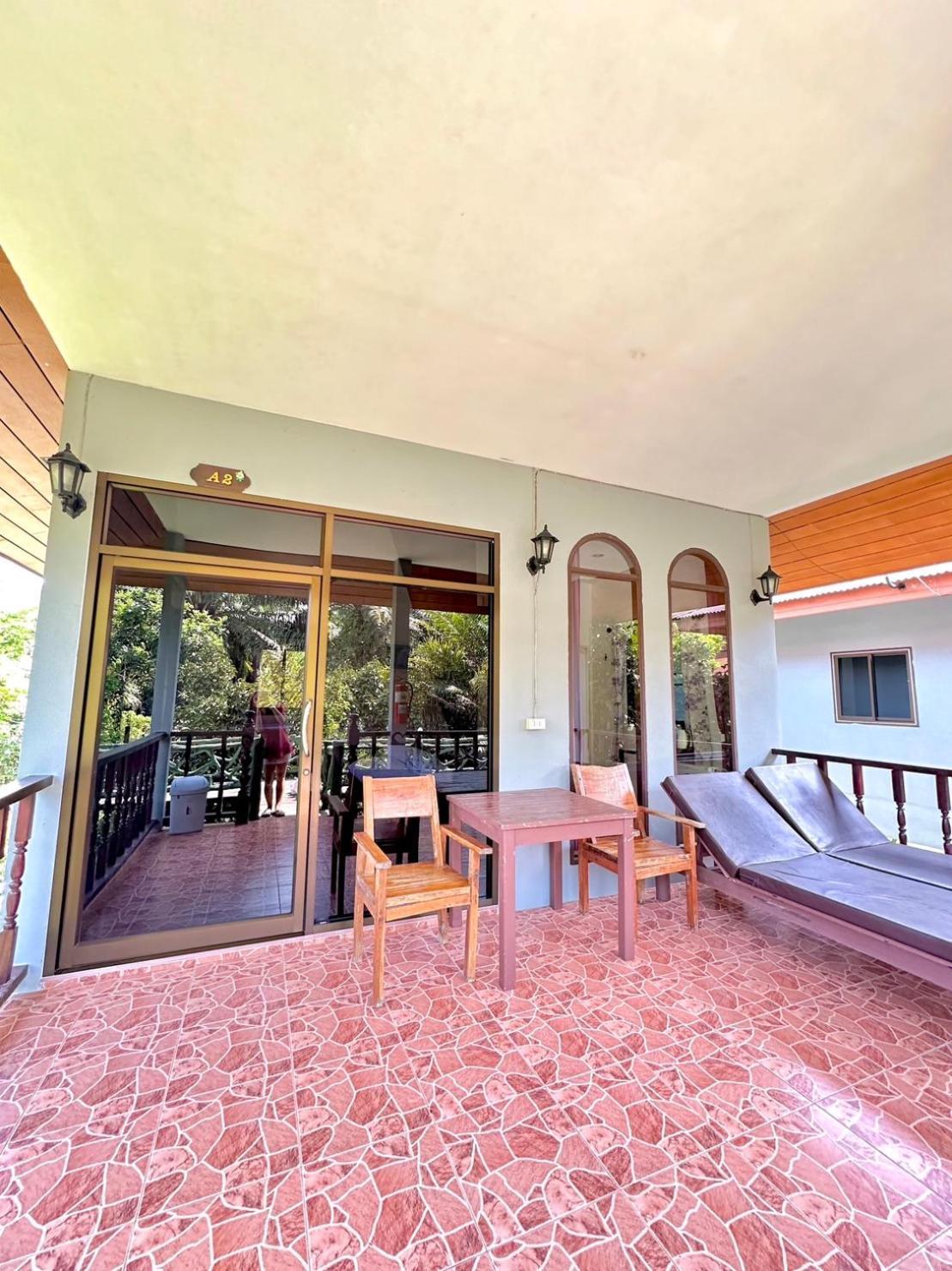 Resort Khao Sok Jungle Huts 3*