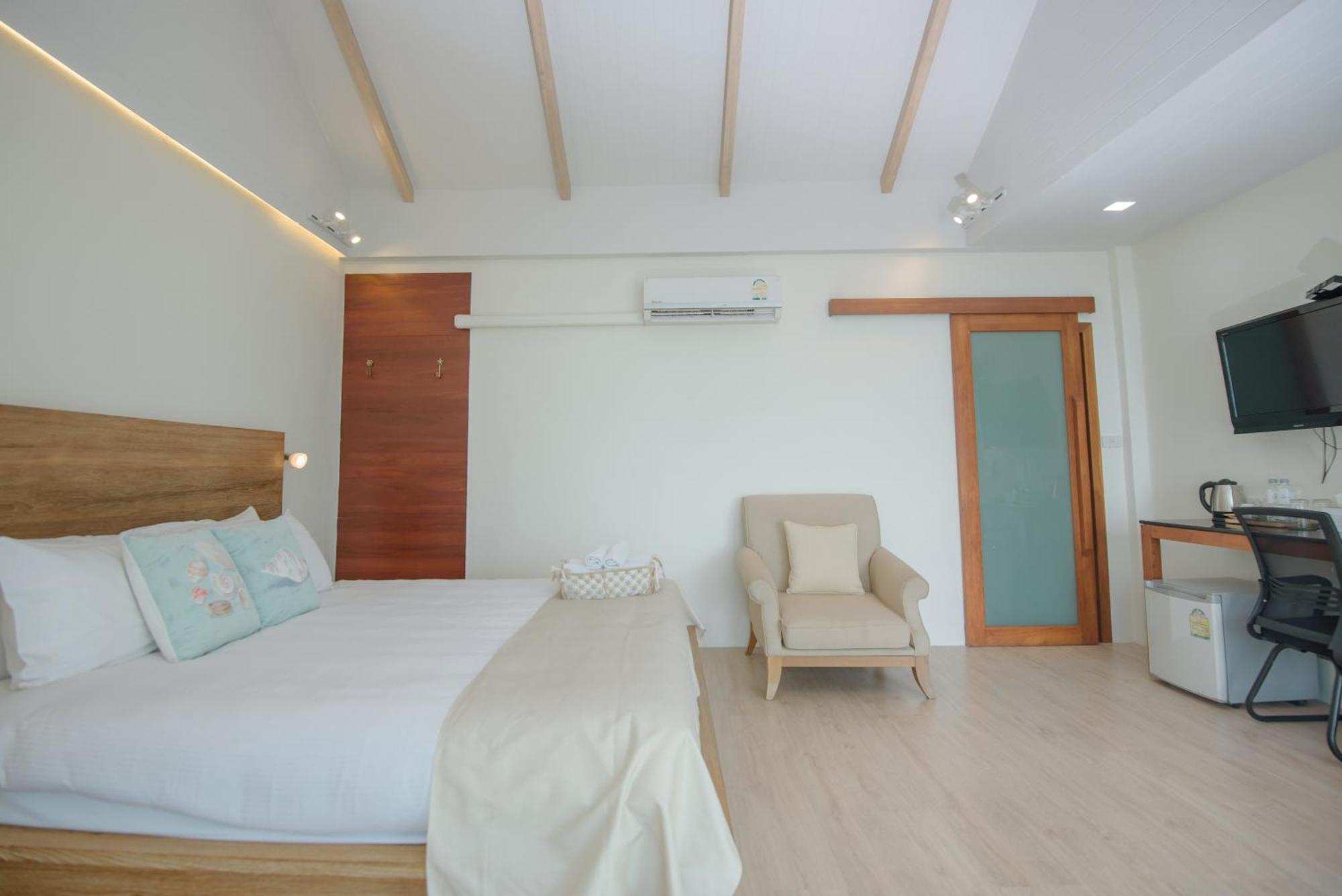 Seashell Village Resort Chao Lao Beach