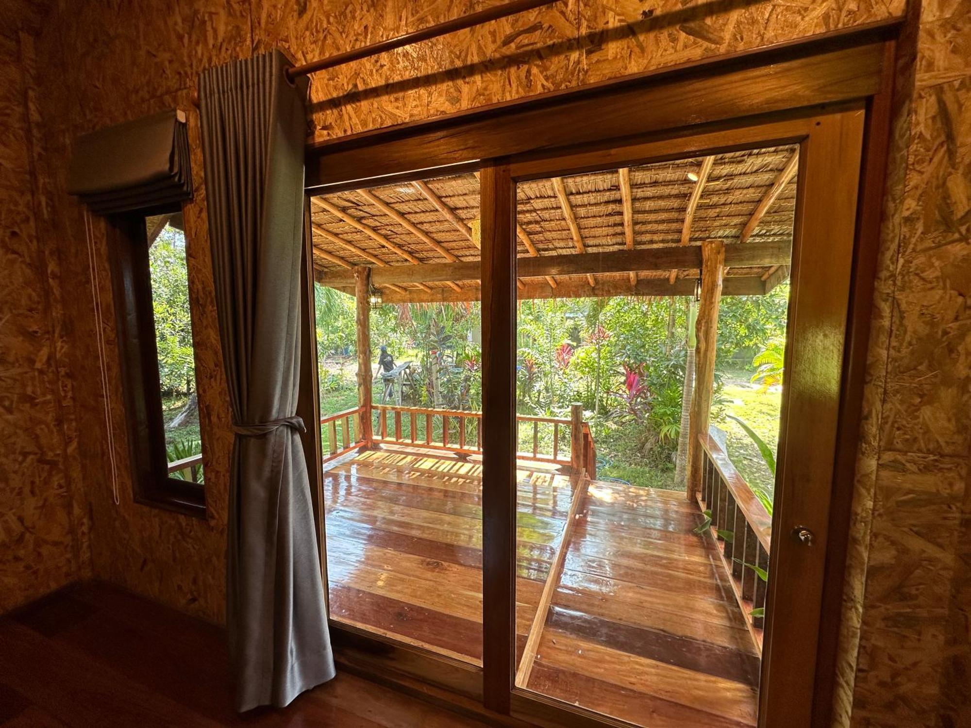 & Koh Jum