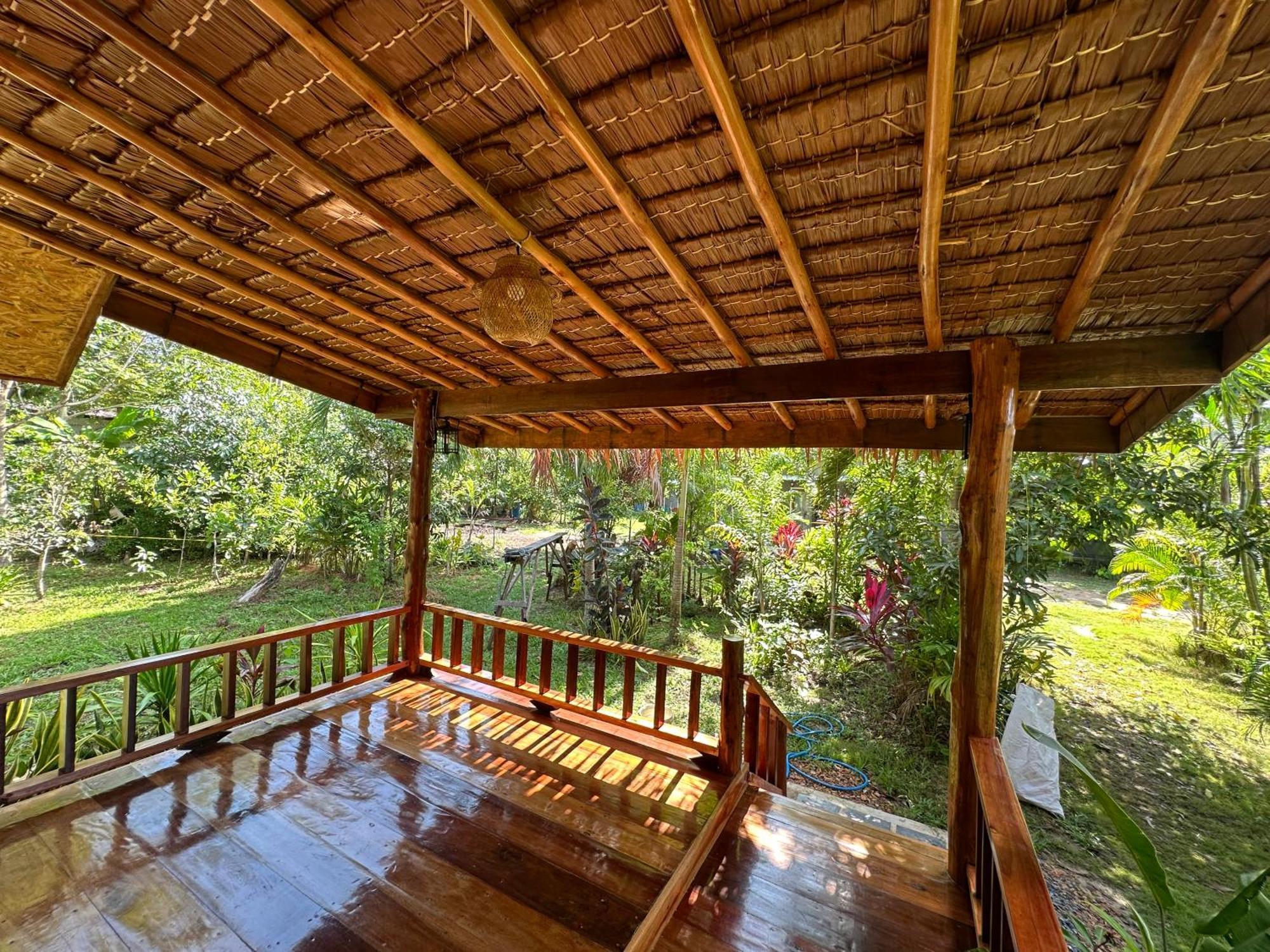 & Hostel Koh Jum