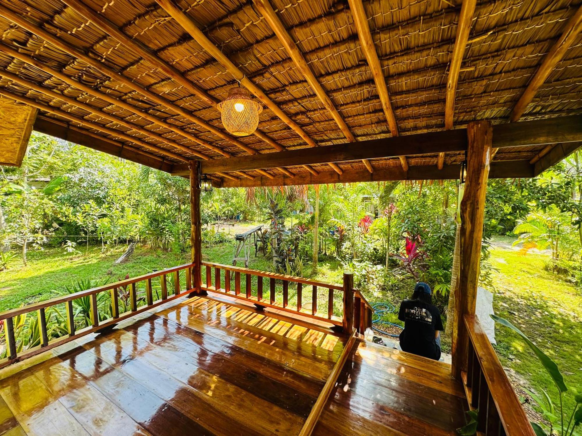 & Hostel Koh Jum