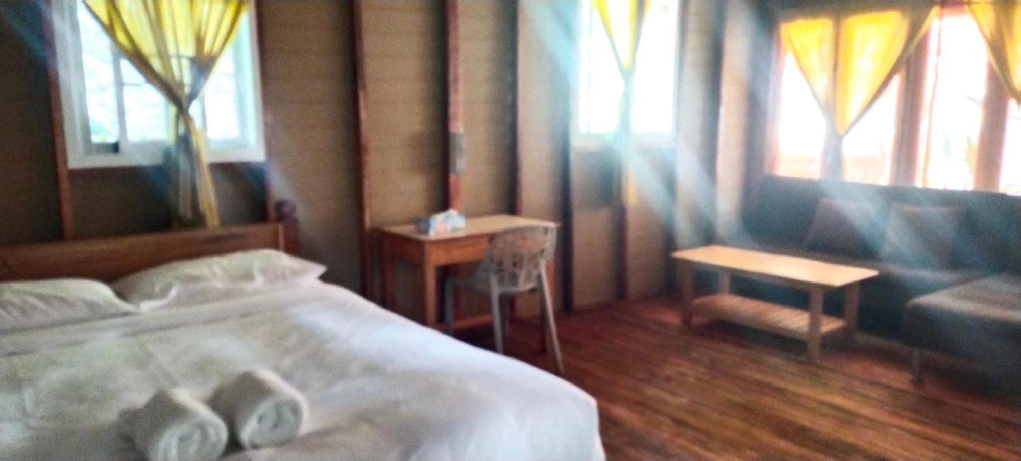 Lazy Hut Koh Phayam