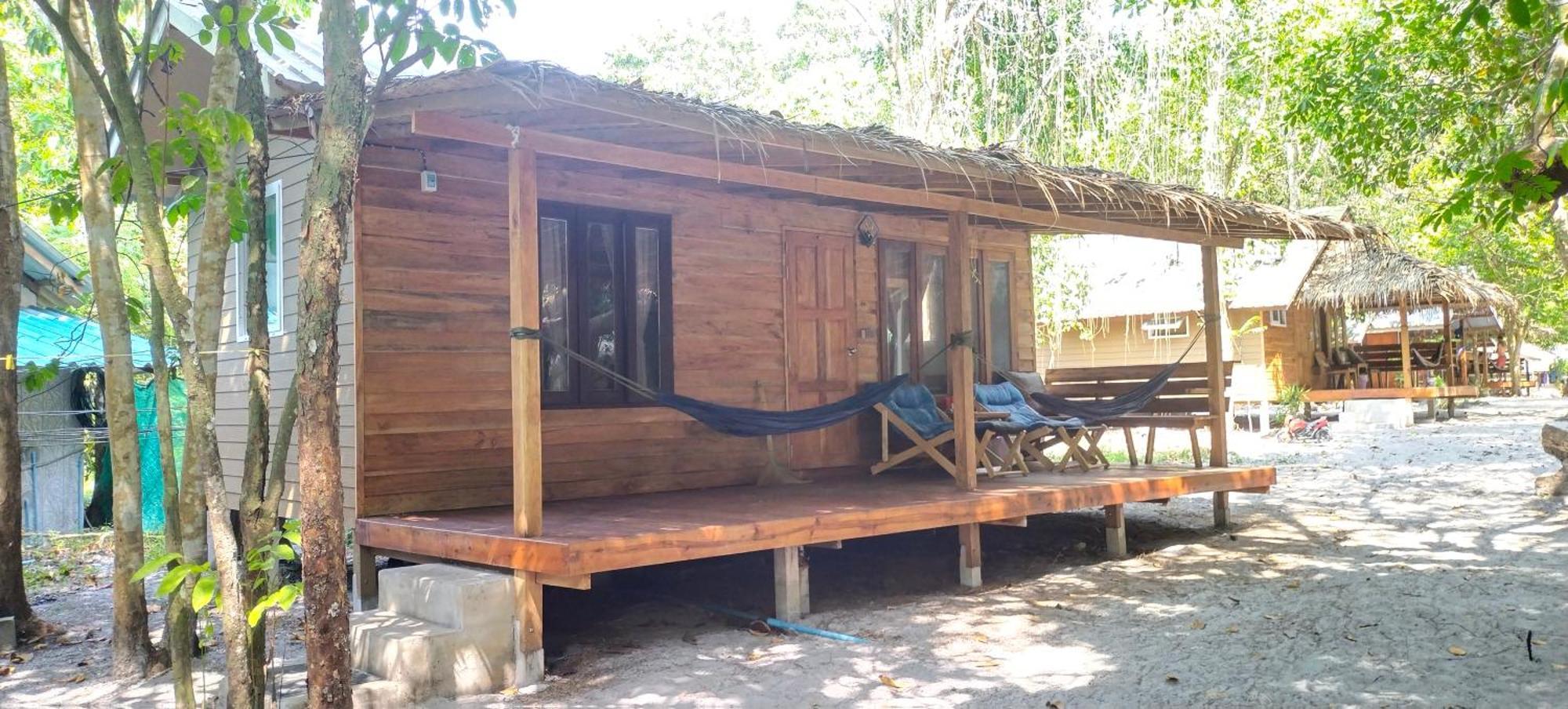 Lazy Hut Resort Koh Phayam