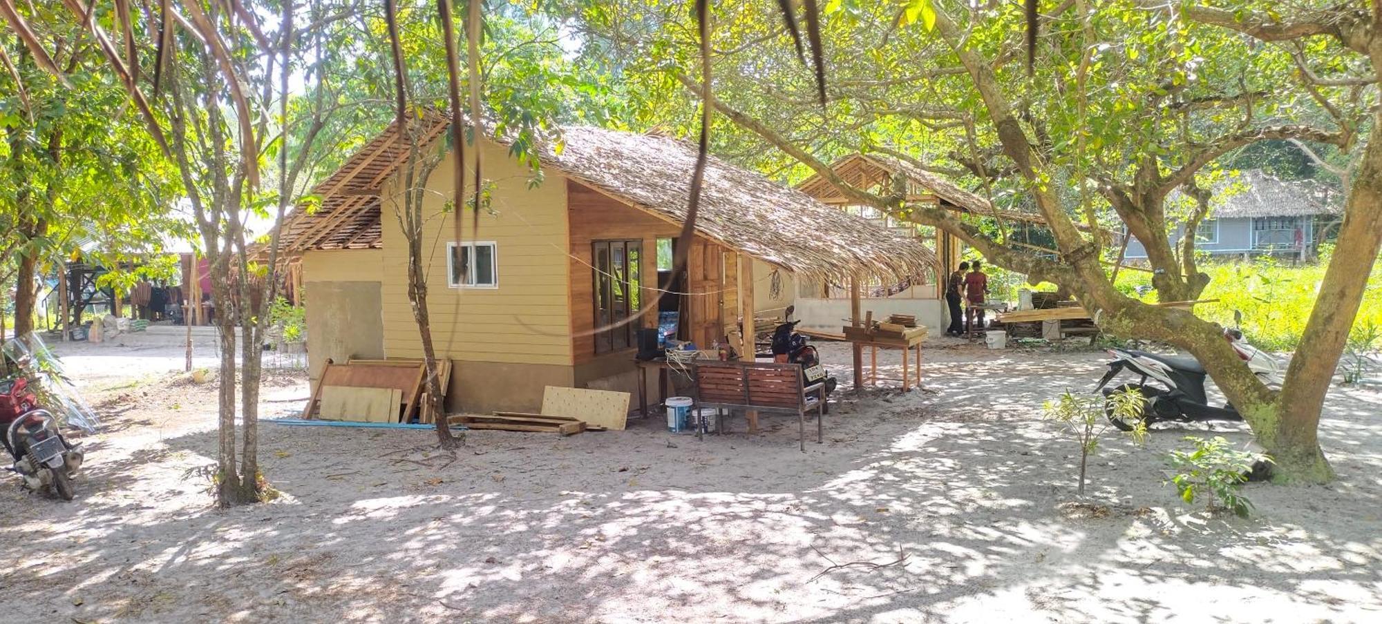 Lazy Hut Koh Phayam