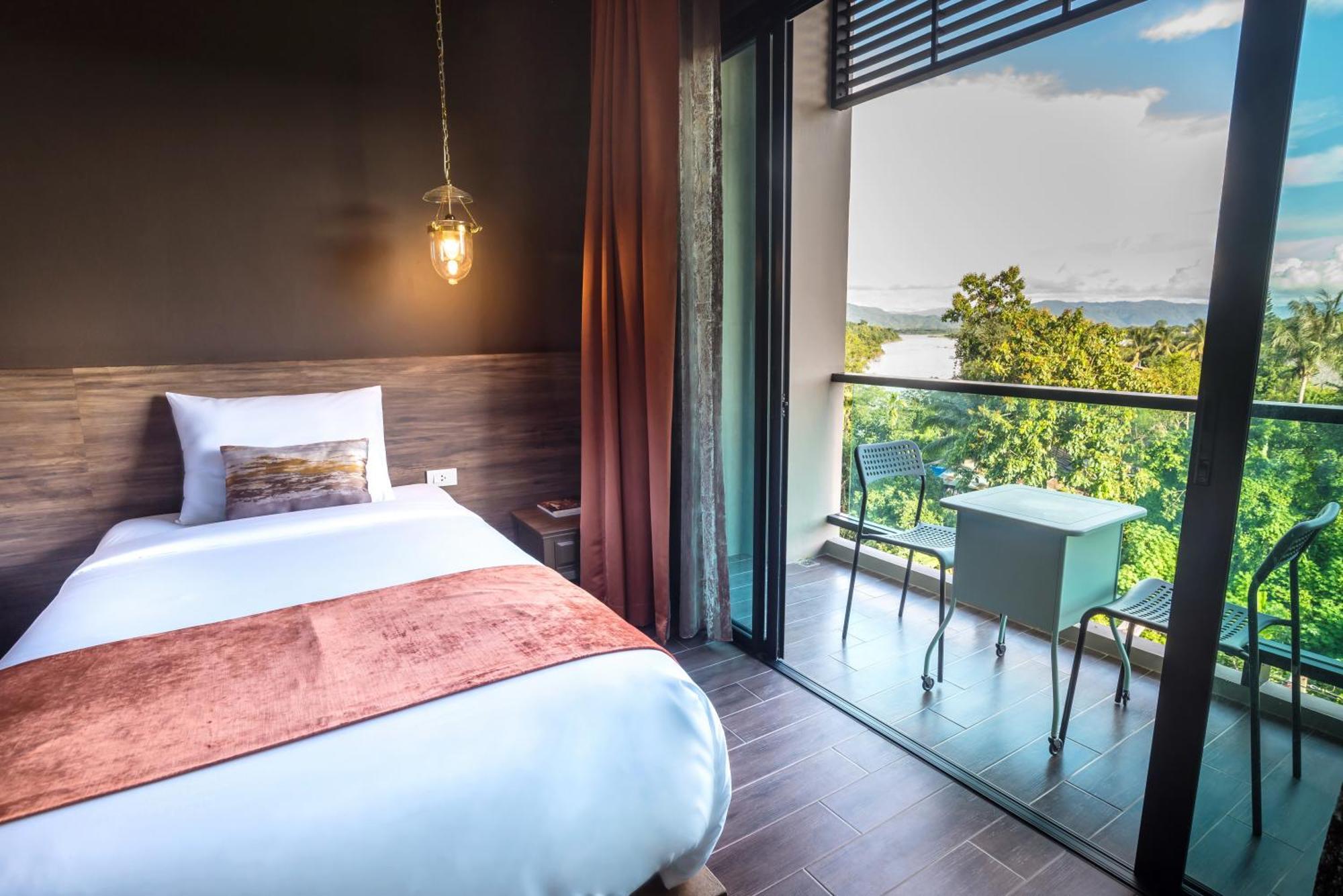 Hotel Chiangkhong Teak Garden Riverfront Onsen Hotel- Sha Extra 4*