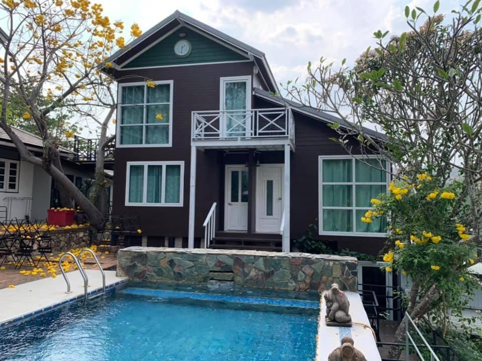 Guest house Jung Ja Hut 2*