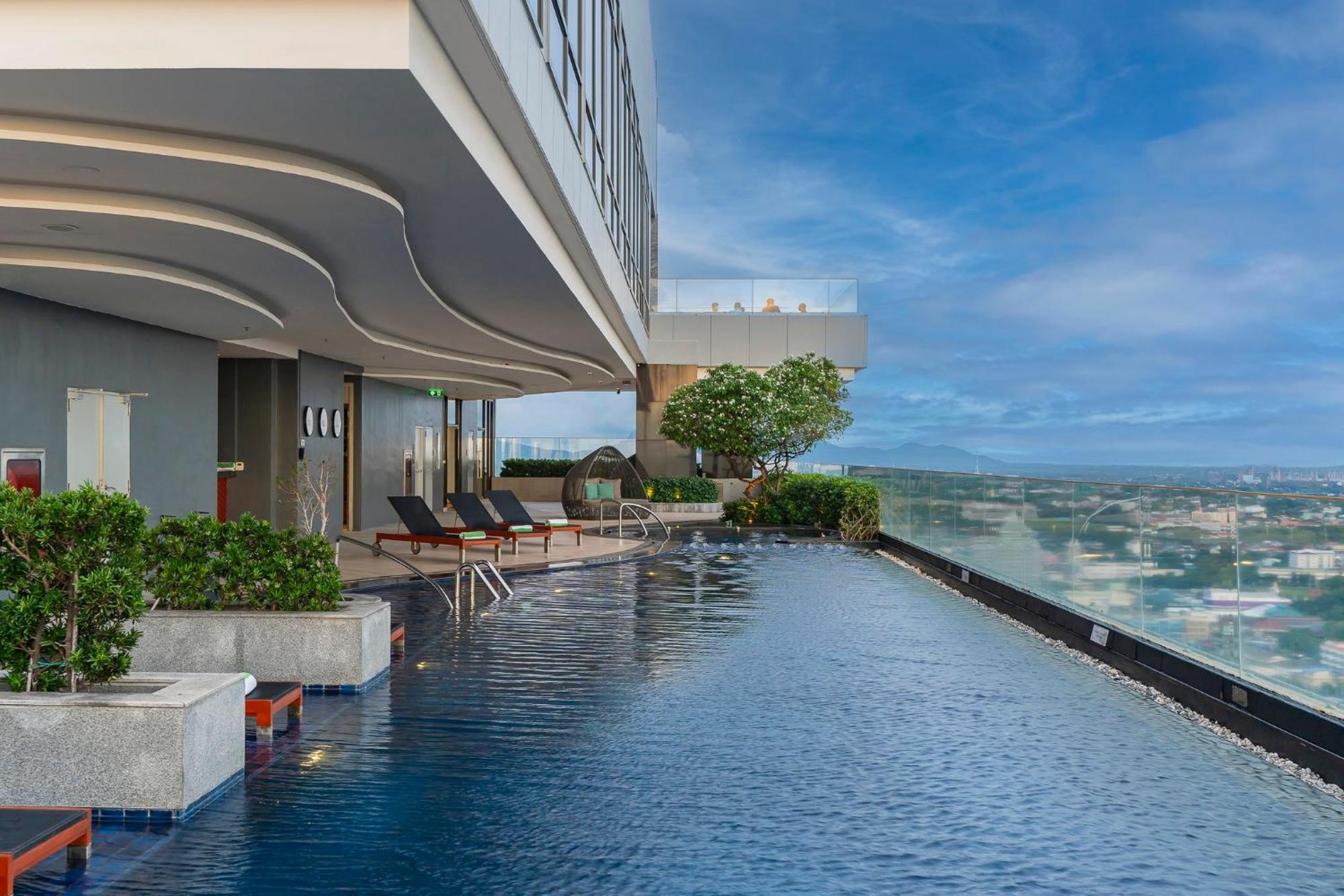 & Centre By Ihg Hotel 5*