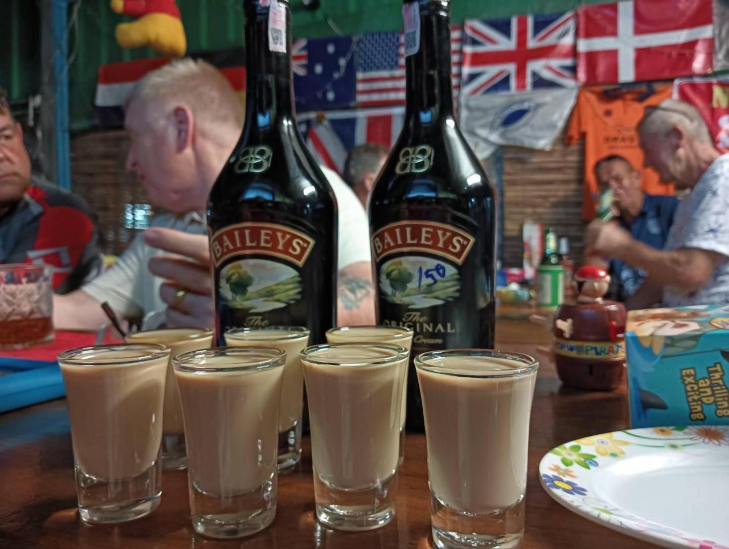 Noot's Bar And 5*