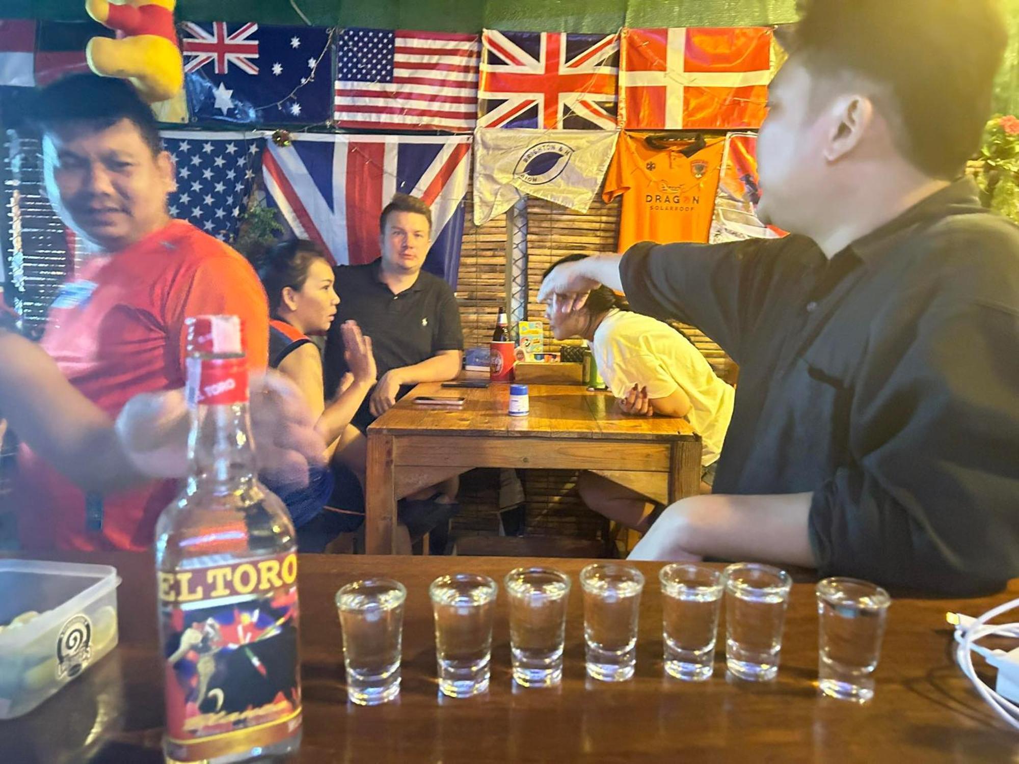 Noot's Bar And Guest house