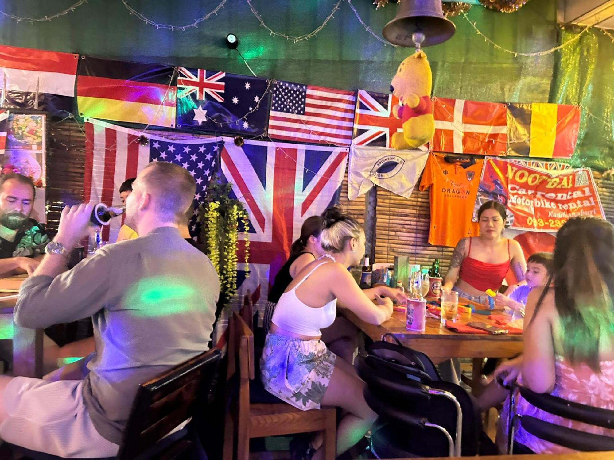 Noot's Bar And