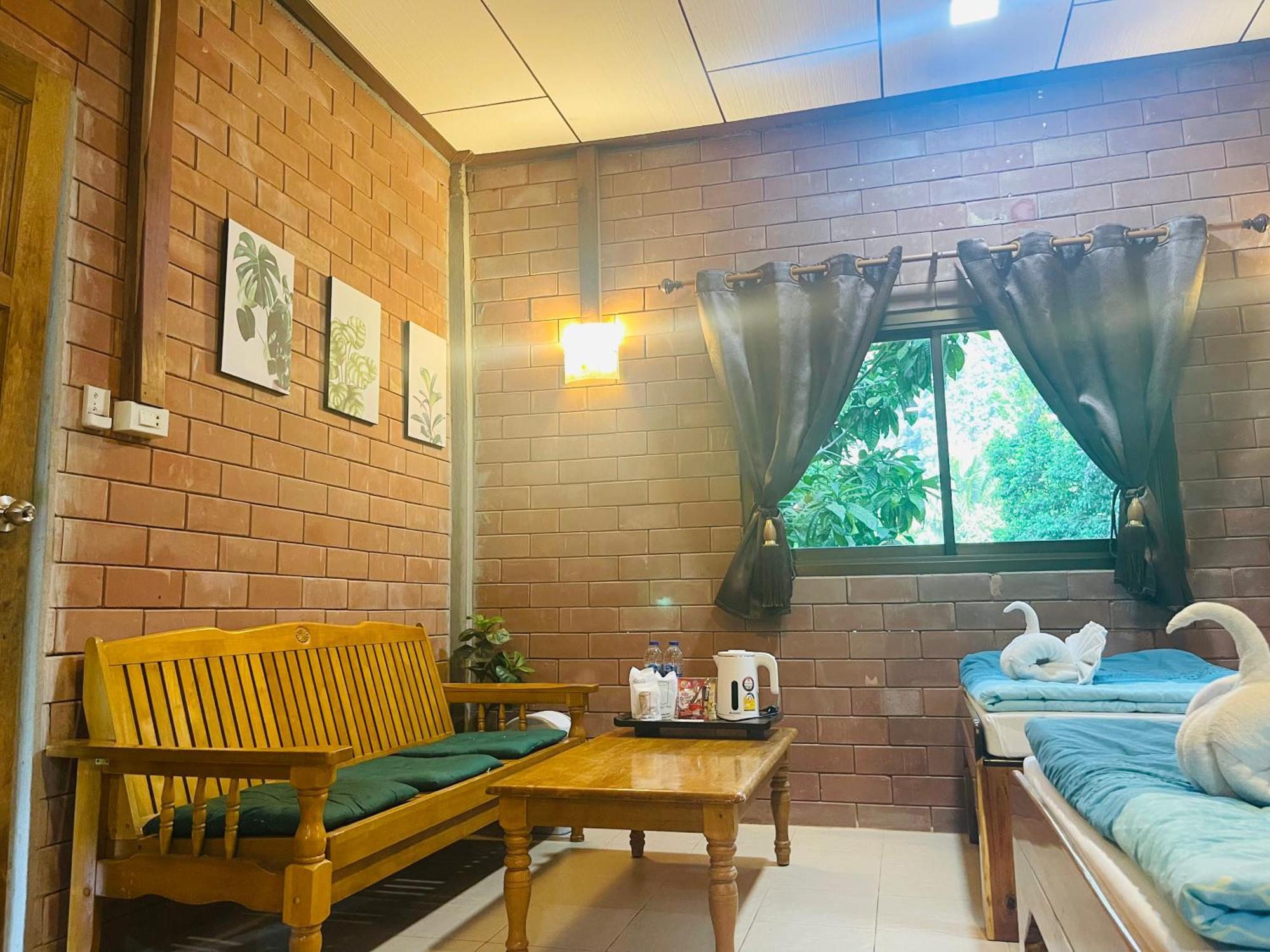 Resort Khaosok Monkeys & River Camps