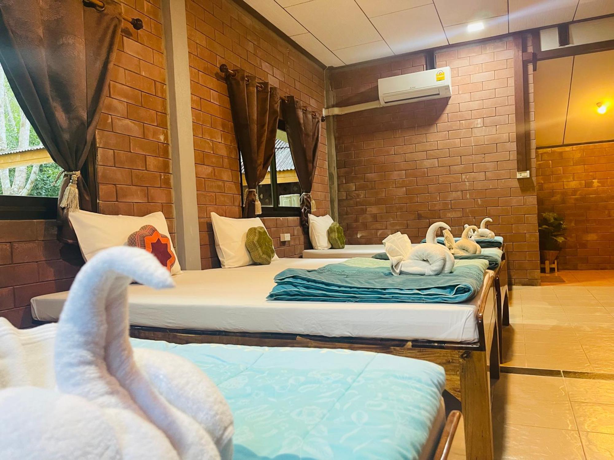 Khaosok Monkeys & River Camps Resort *