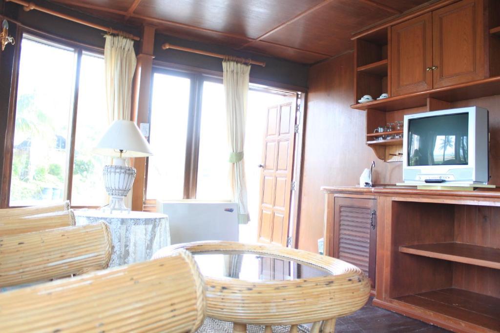 Aunchaleena Front Resort, Koh Chang 3* Bang Bao Beach