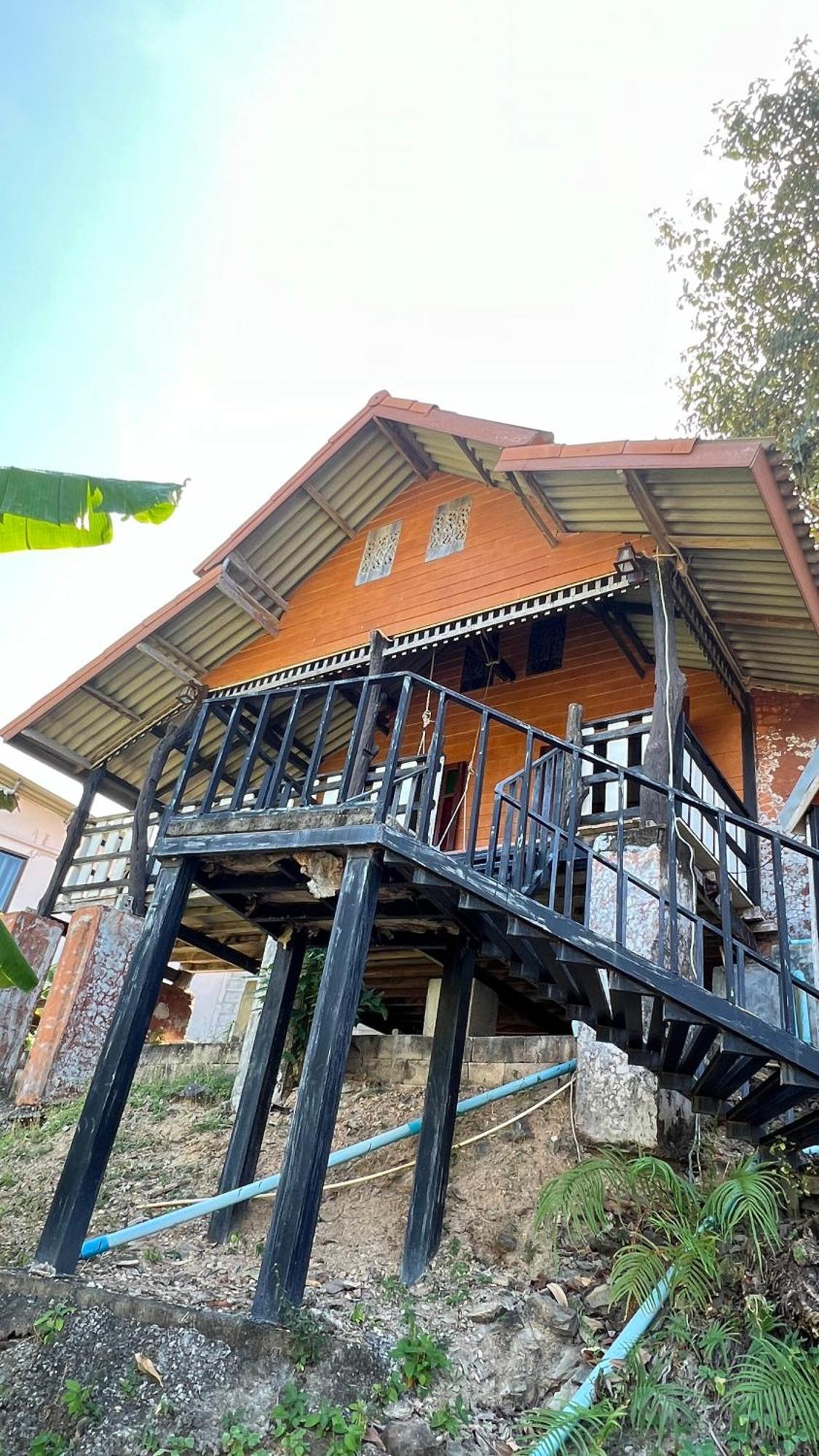 Hotel Chom Dao 2*