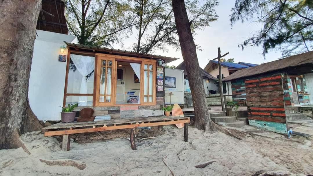 Resort Maliblues Bed & Art Gallery