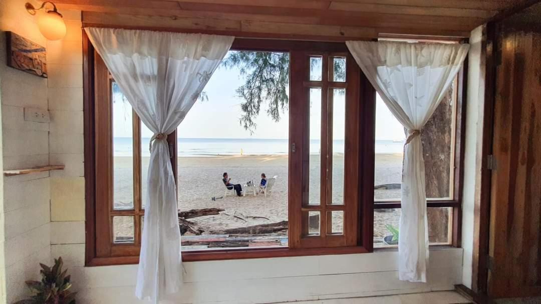 Maliblues Bed & Art Gallery Chumphon