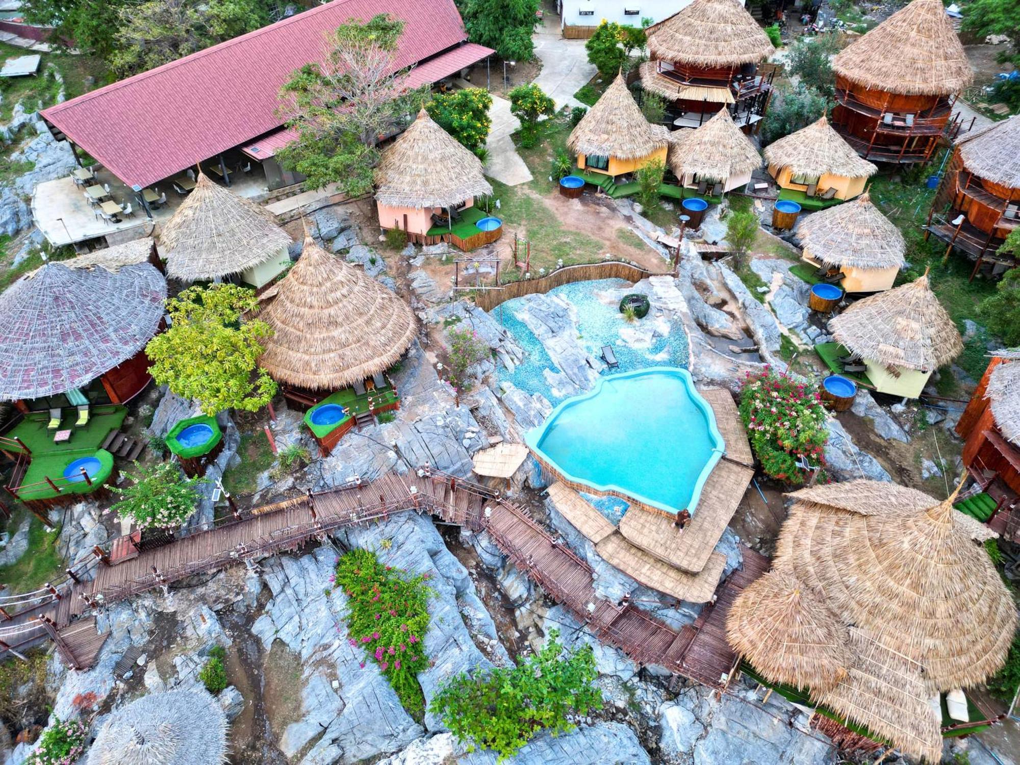 Pareehut Ko Si Chang