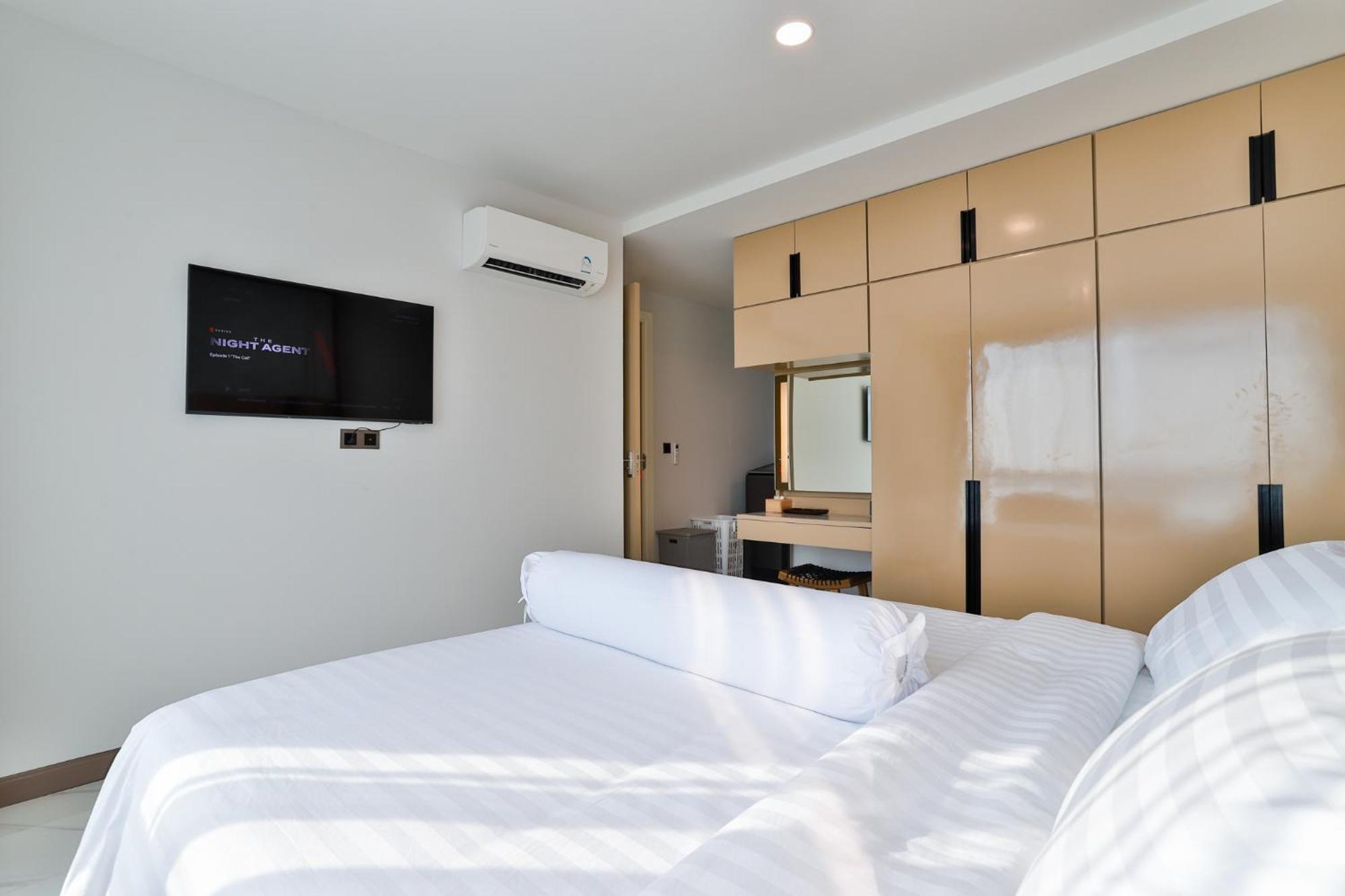 A503-penthouse Amazing View 2brs3bedsao Nang Center *