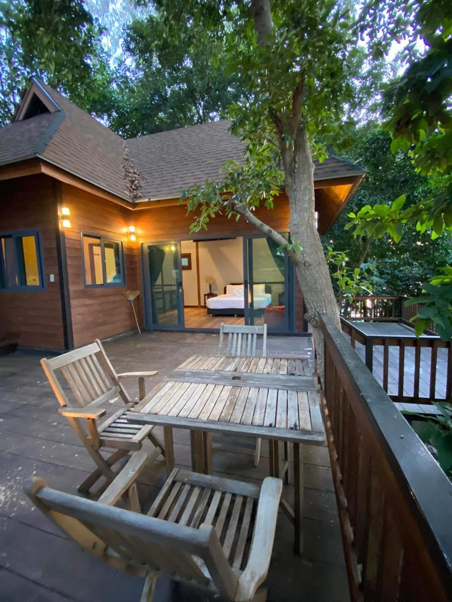 Cashewnut Cove Koh Lipe
