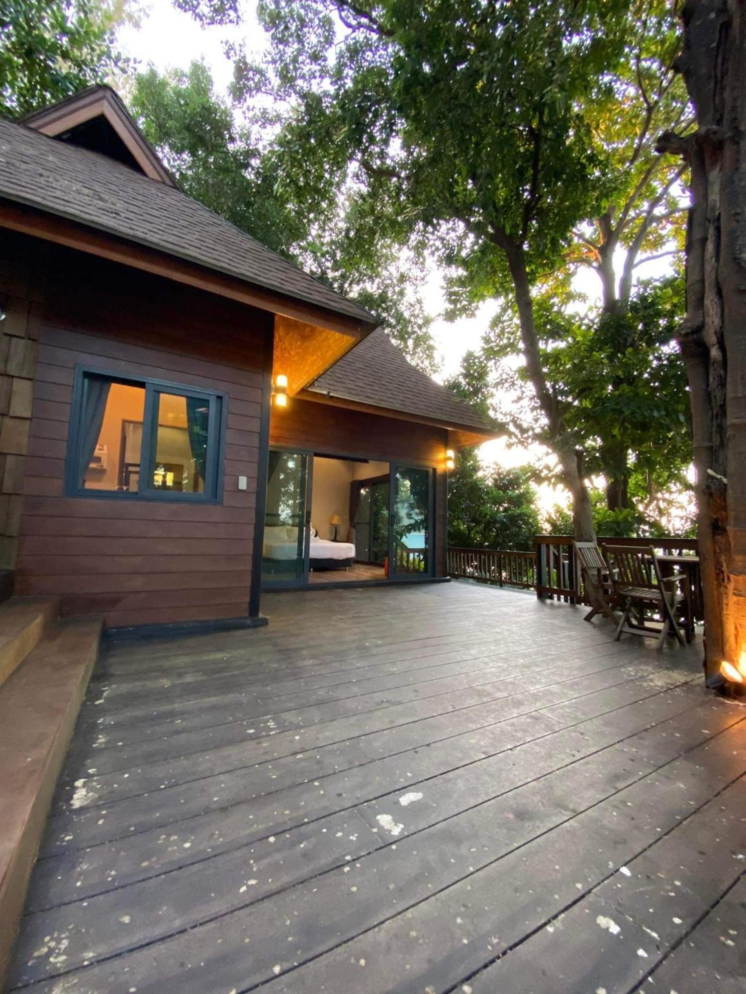 Cashewnut Cove *