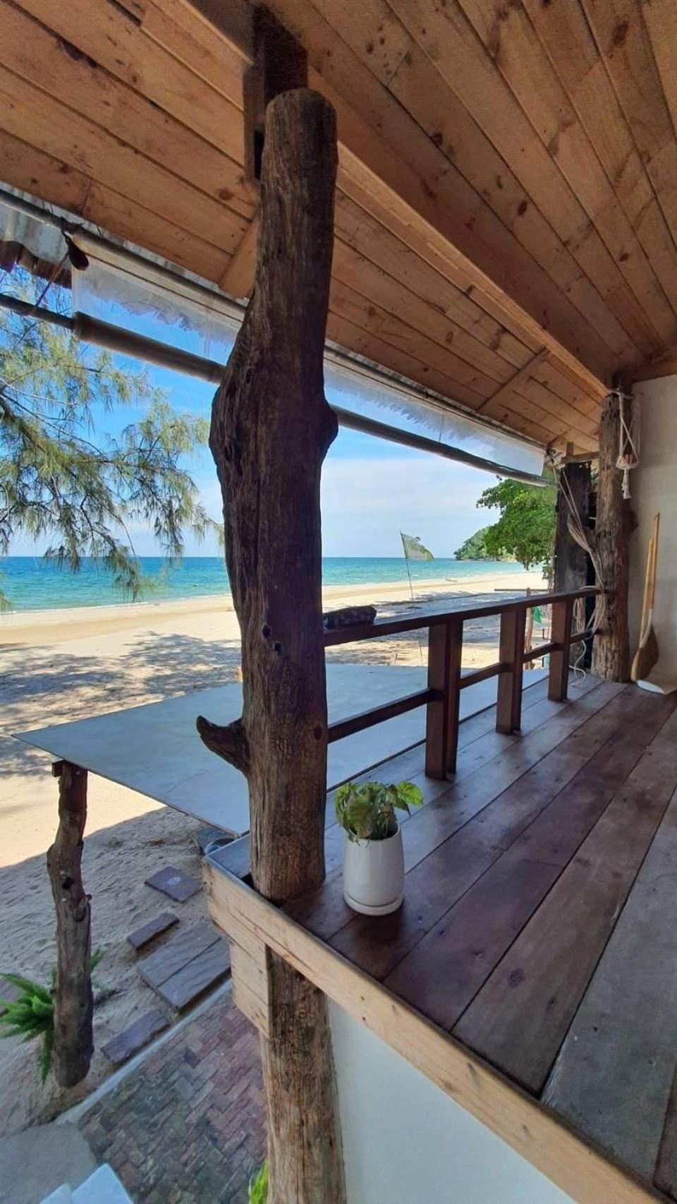 Maliblues Bed & Art Gallery Resort Chumphon