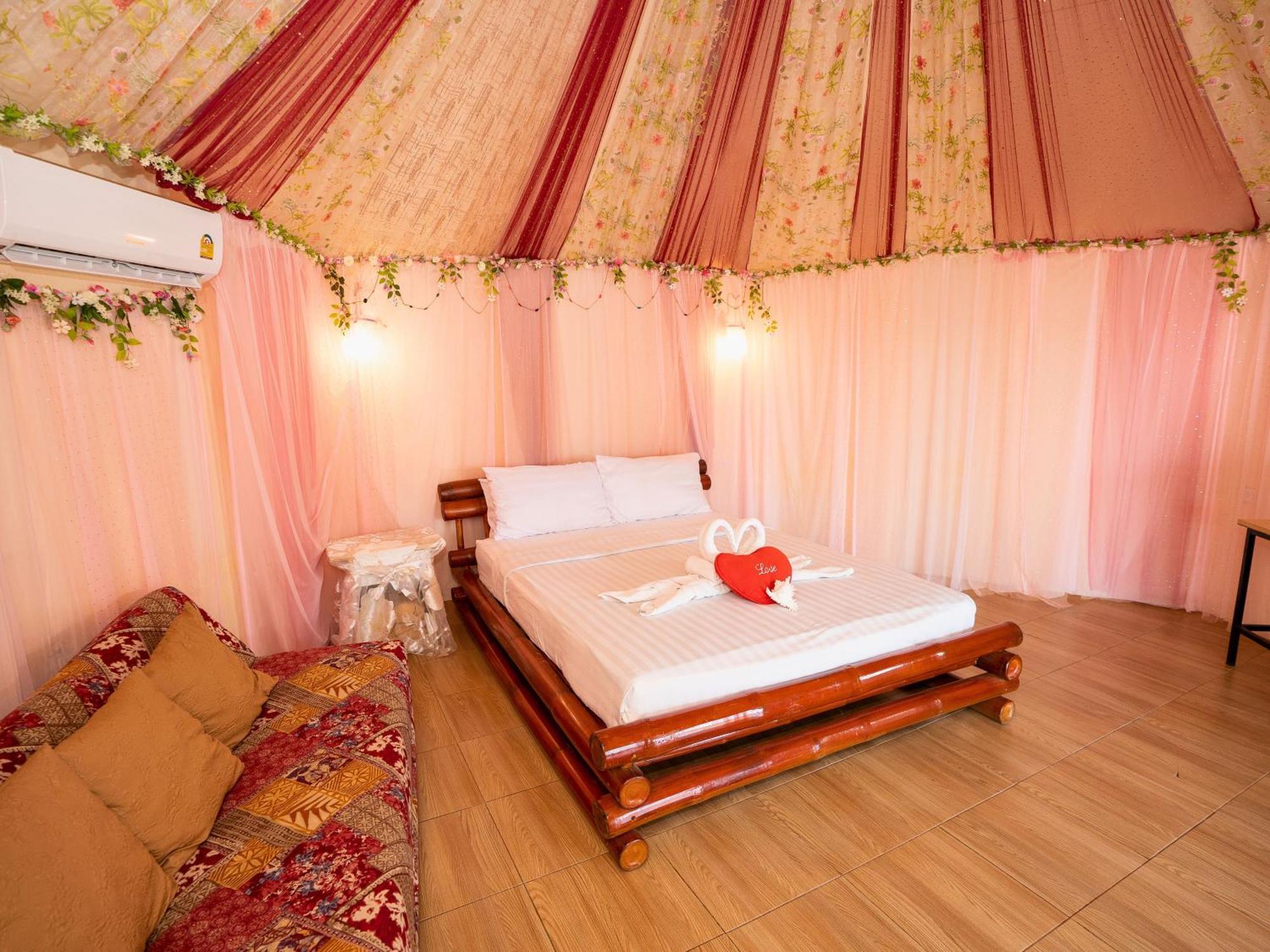 Villa Pareehut Ko Si Chang