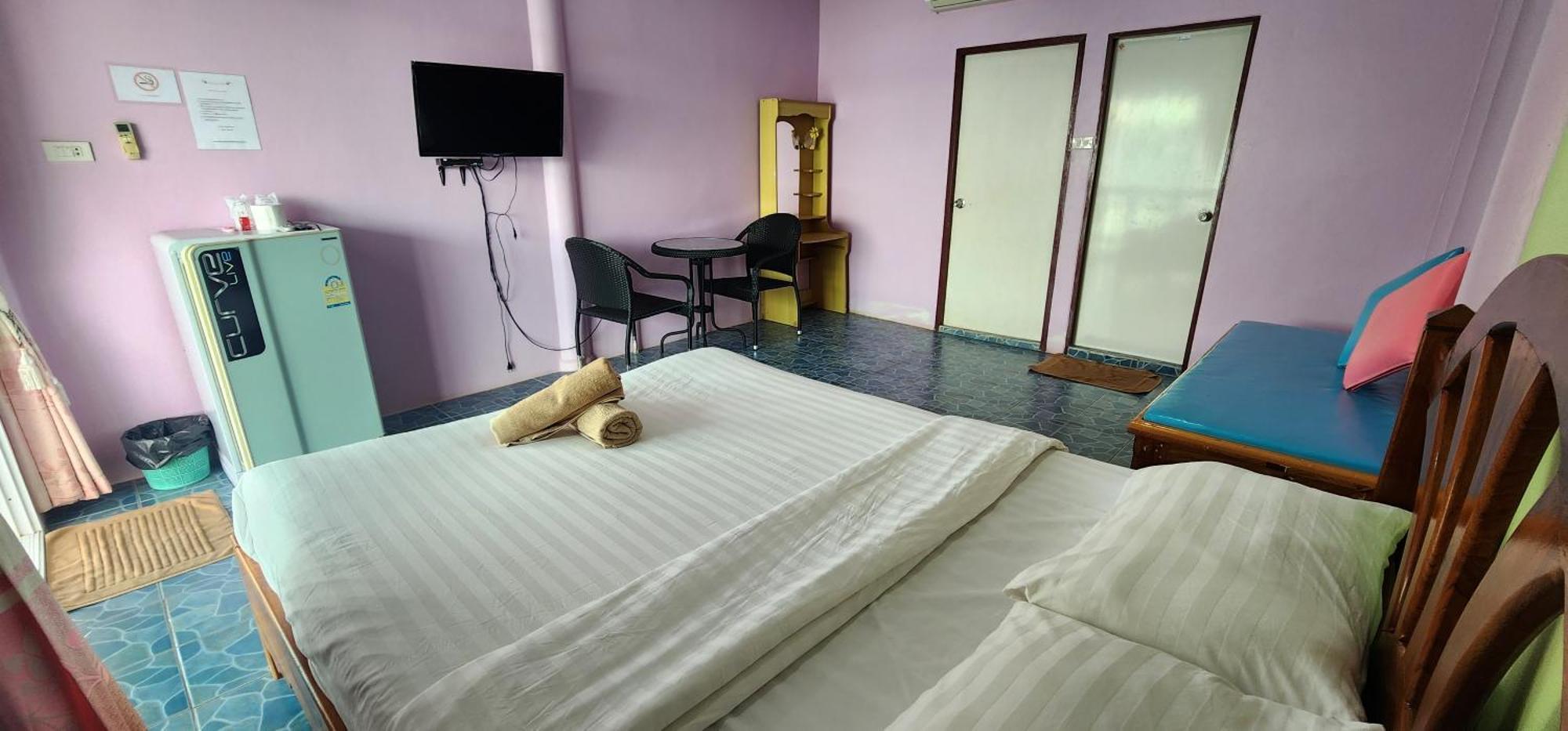 Phuttharaksa Resort Ko Lan