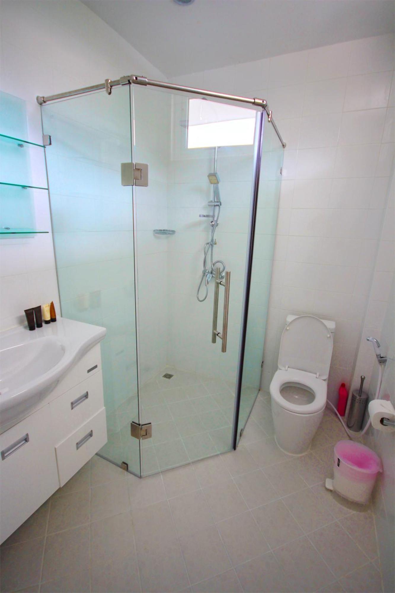 Beachside 3-bedroom Townhouse W Private Pool At 70 Meters From Ban Bang Po