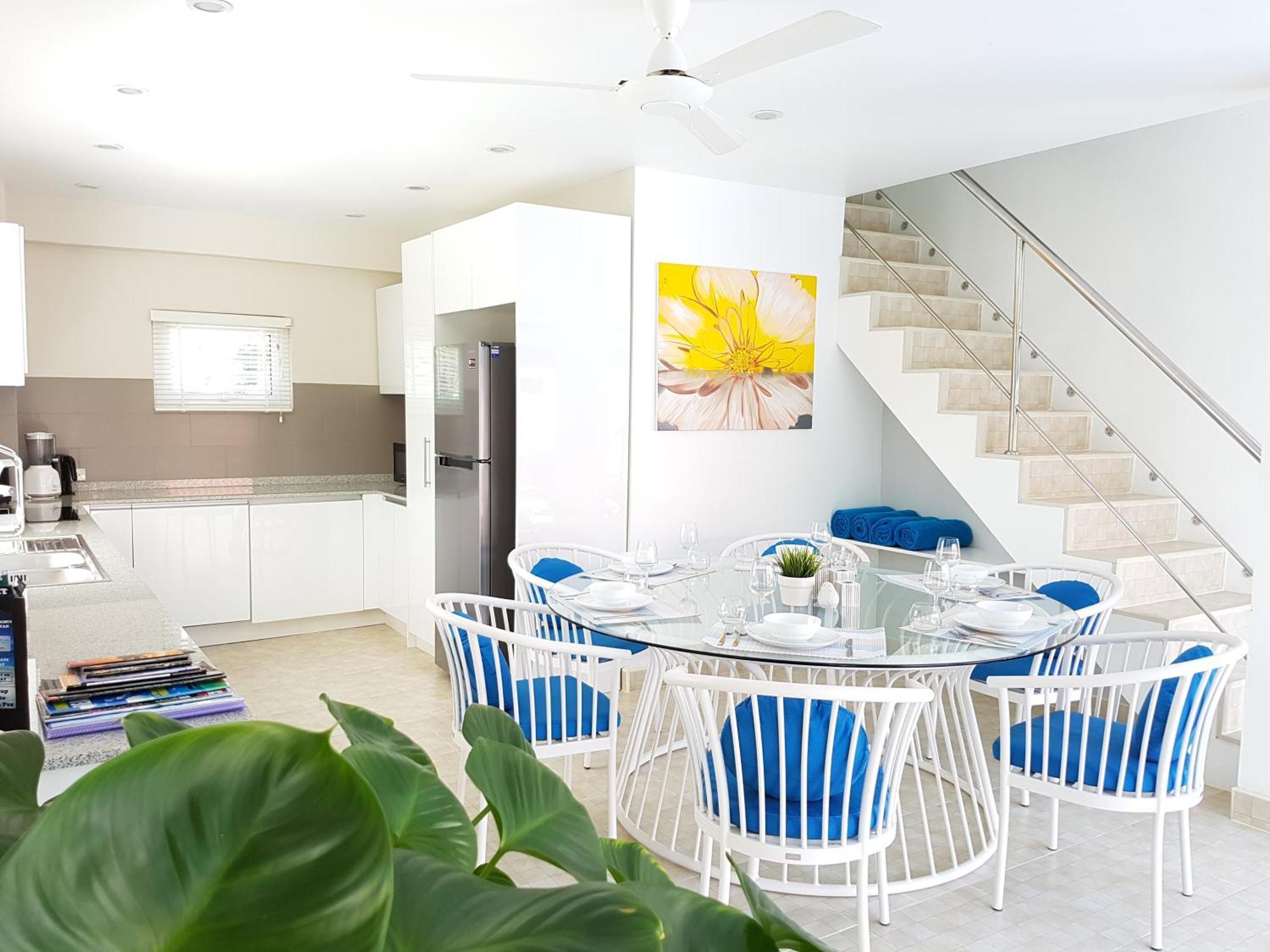 Apartment Beachside 3-bedroom Townhouse W Private Pool At 70 Meters From *