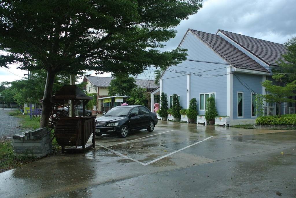Resort Baan Suan Juree Punsuk Suphan Buri