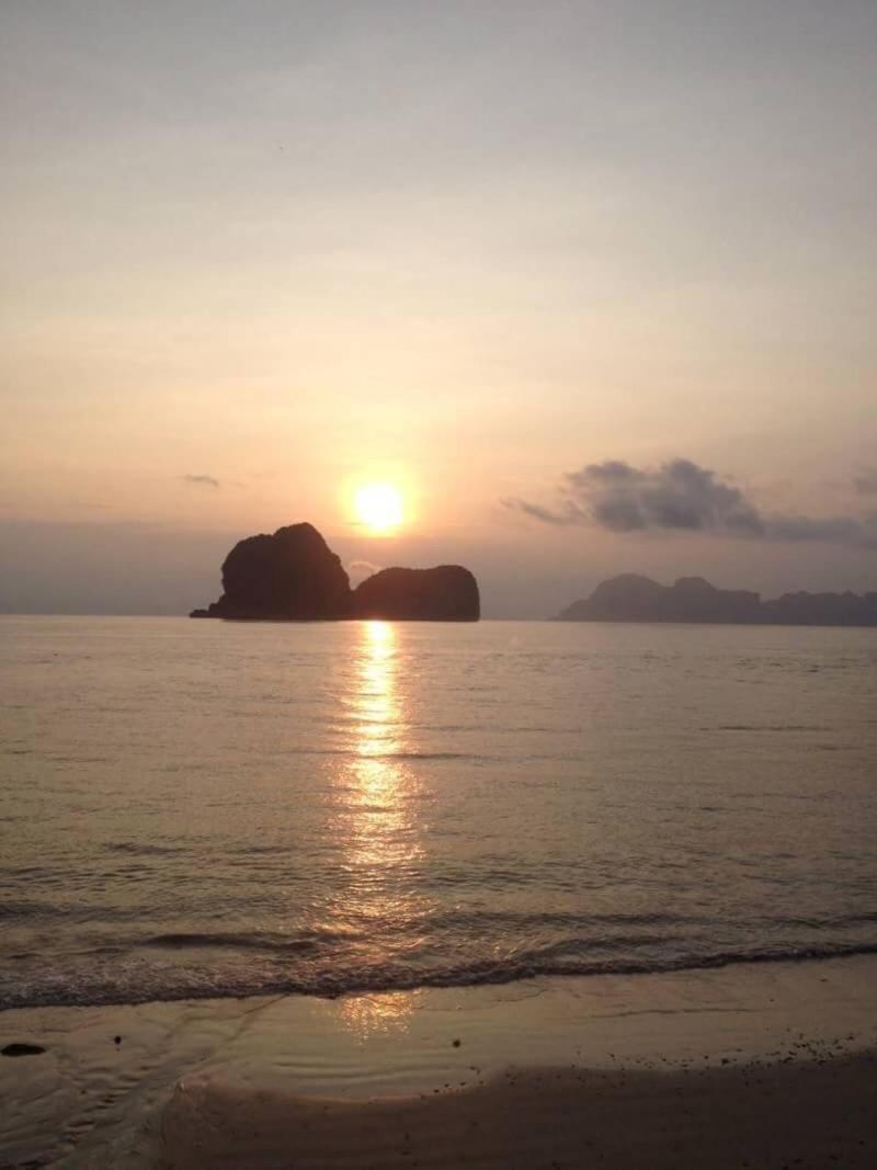 Koh Ngai Resort Resort