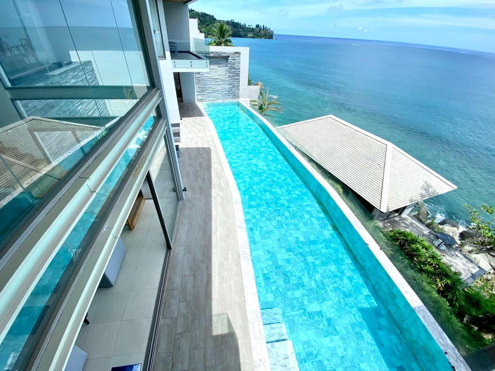 Villa Villa: 6-bedroom Oceanfront Pool Retreat *