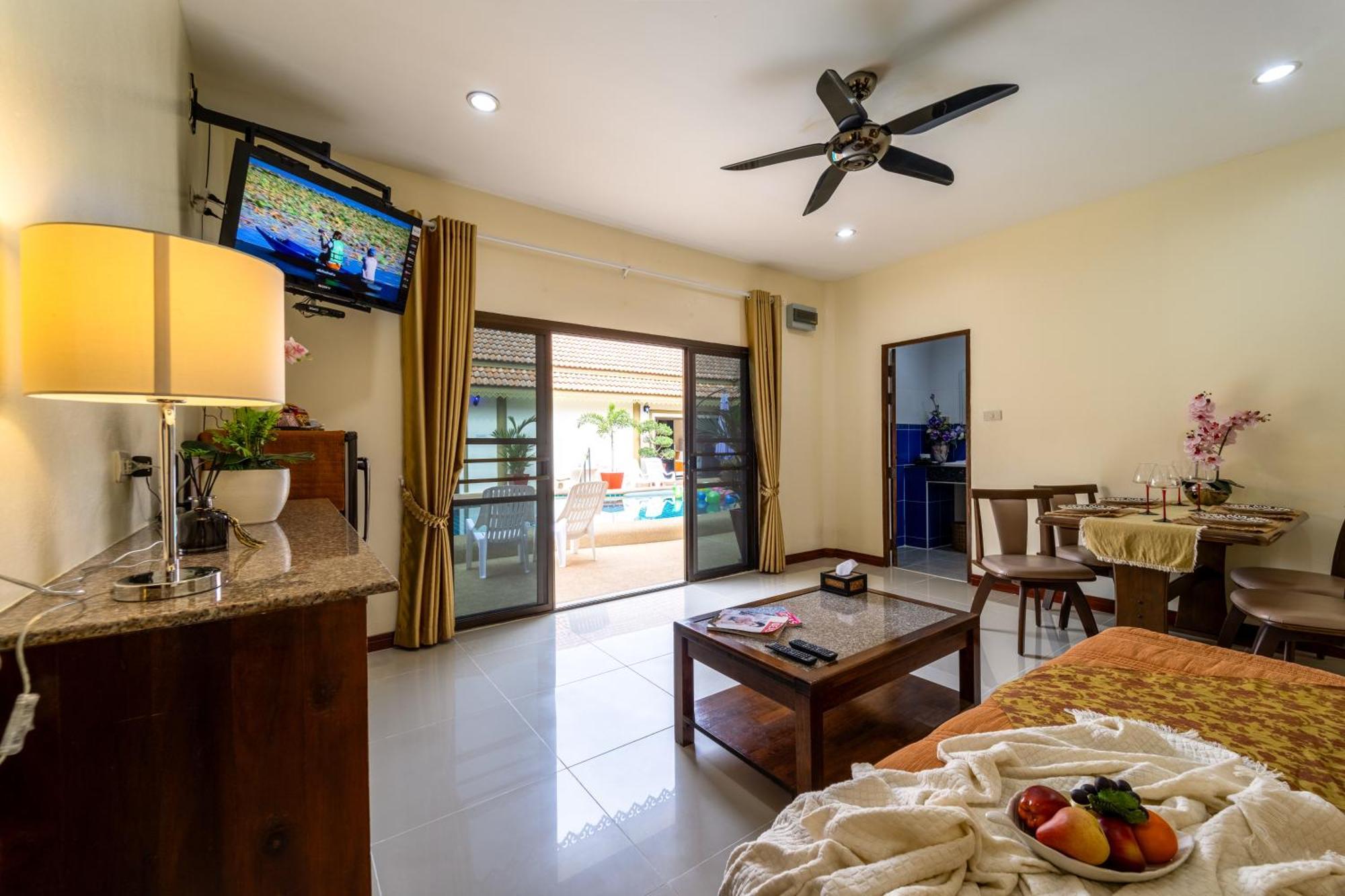 Siam Court And Villa Bang Sare