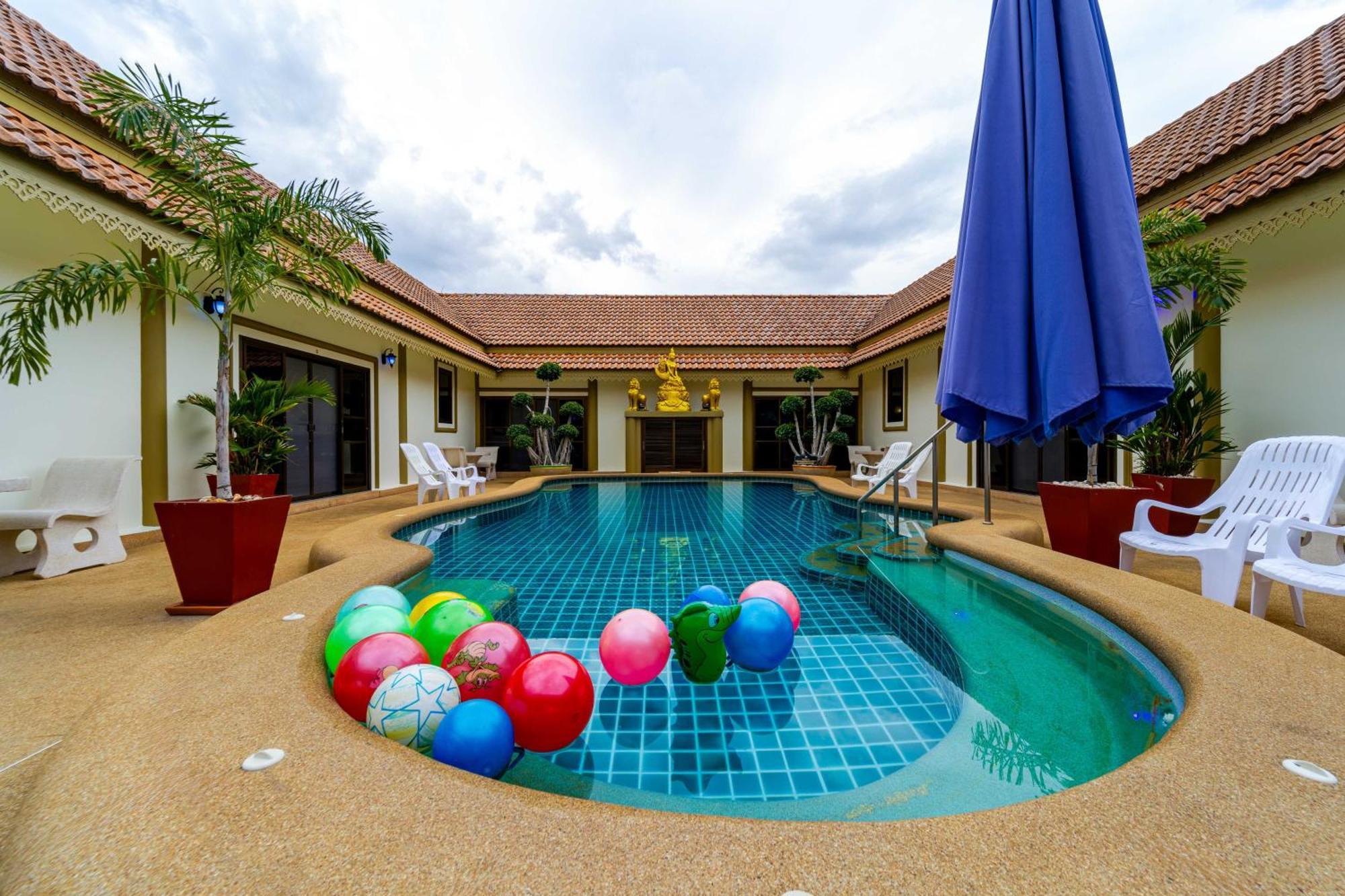 Siam Court And * Bang Sare