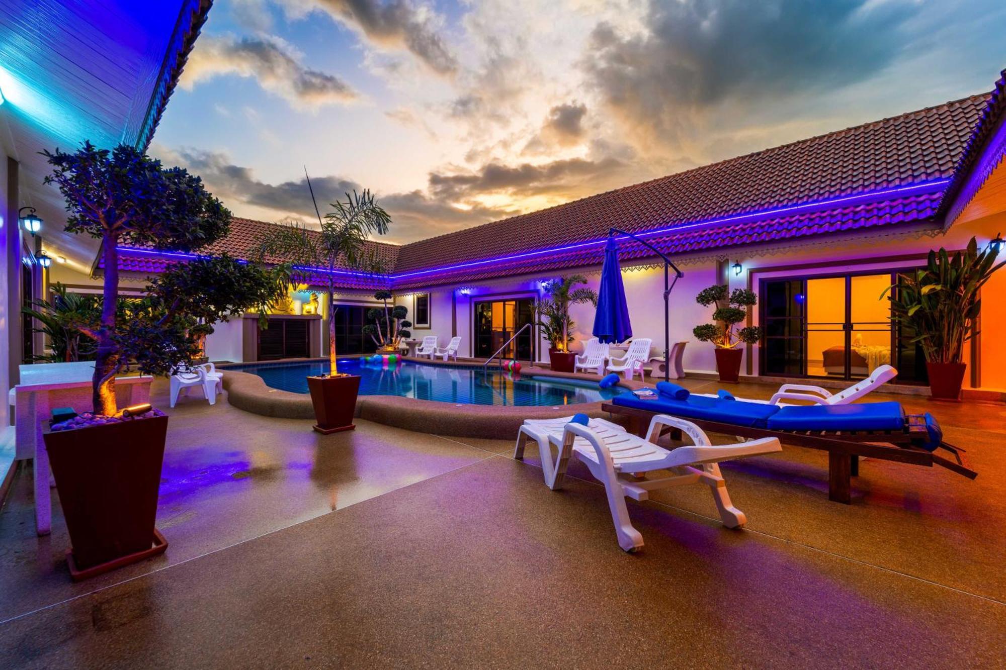 Siam Court And Villa Bang Sare